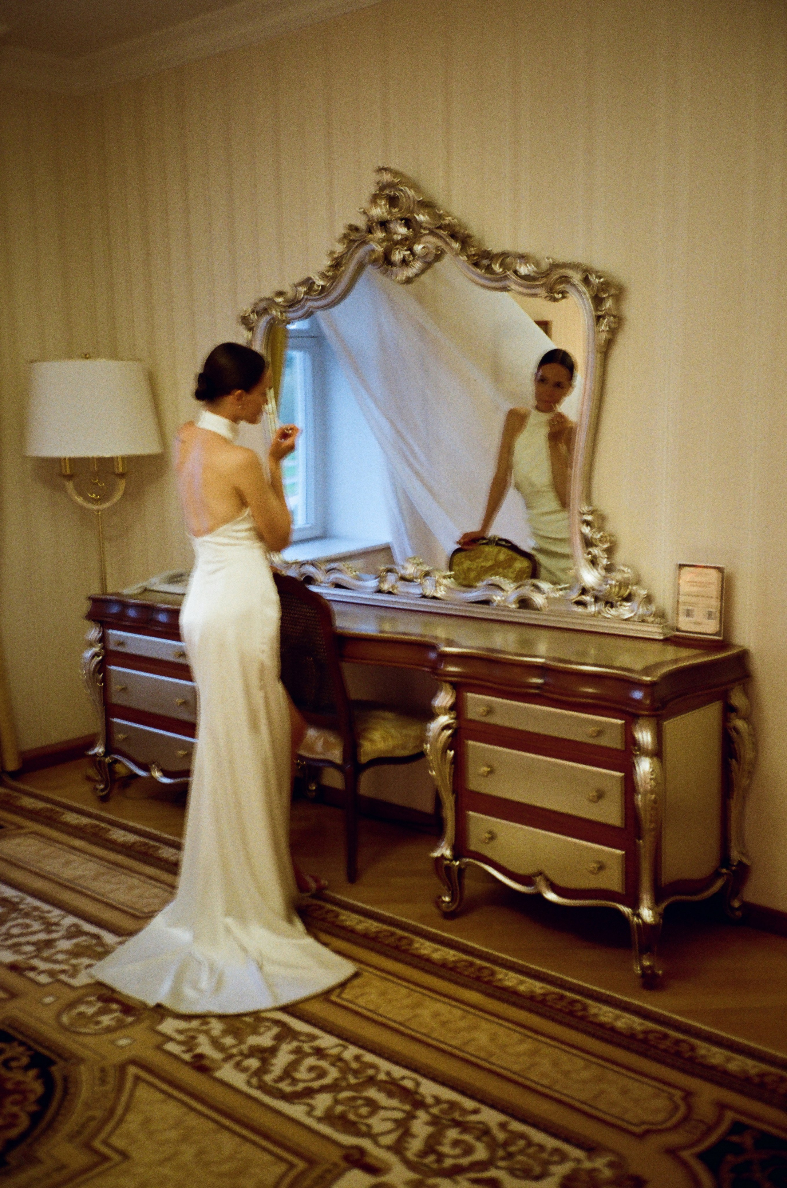 Свадебная фотосессия на пленку. Сестры Карабаза. Фотографы и ретушеры в Москве и Санкт-Петербурге