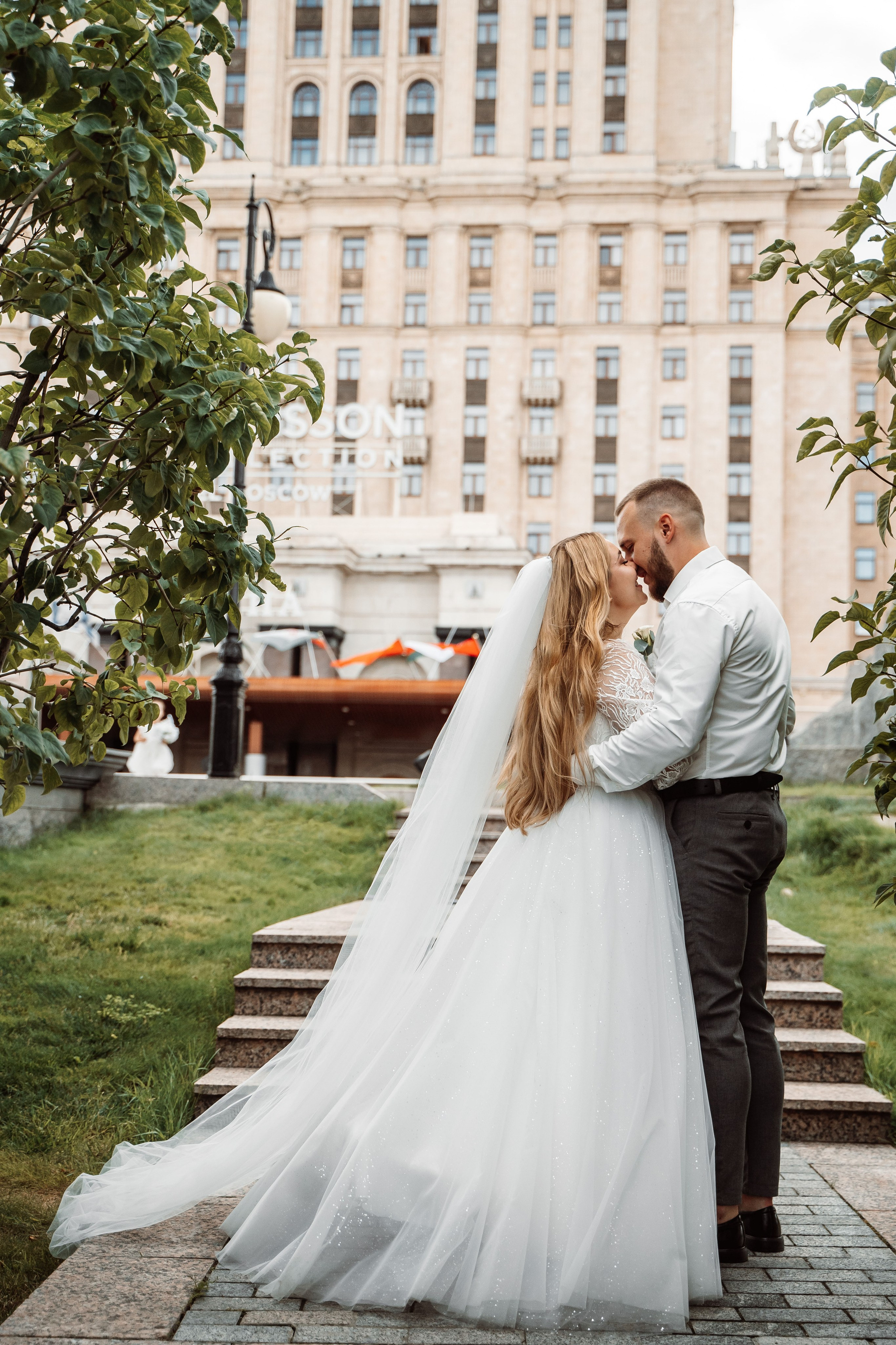Елена и Александр. Регистрация и прогулка. Фотограф и видеограф в Москве и Московской области Мария Вишня