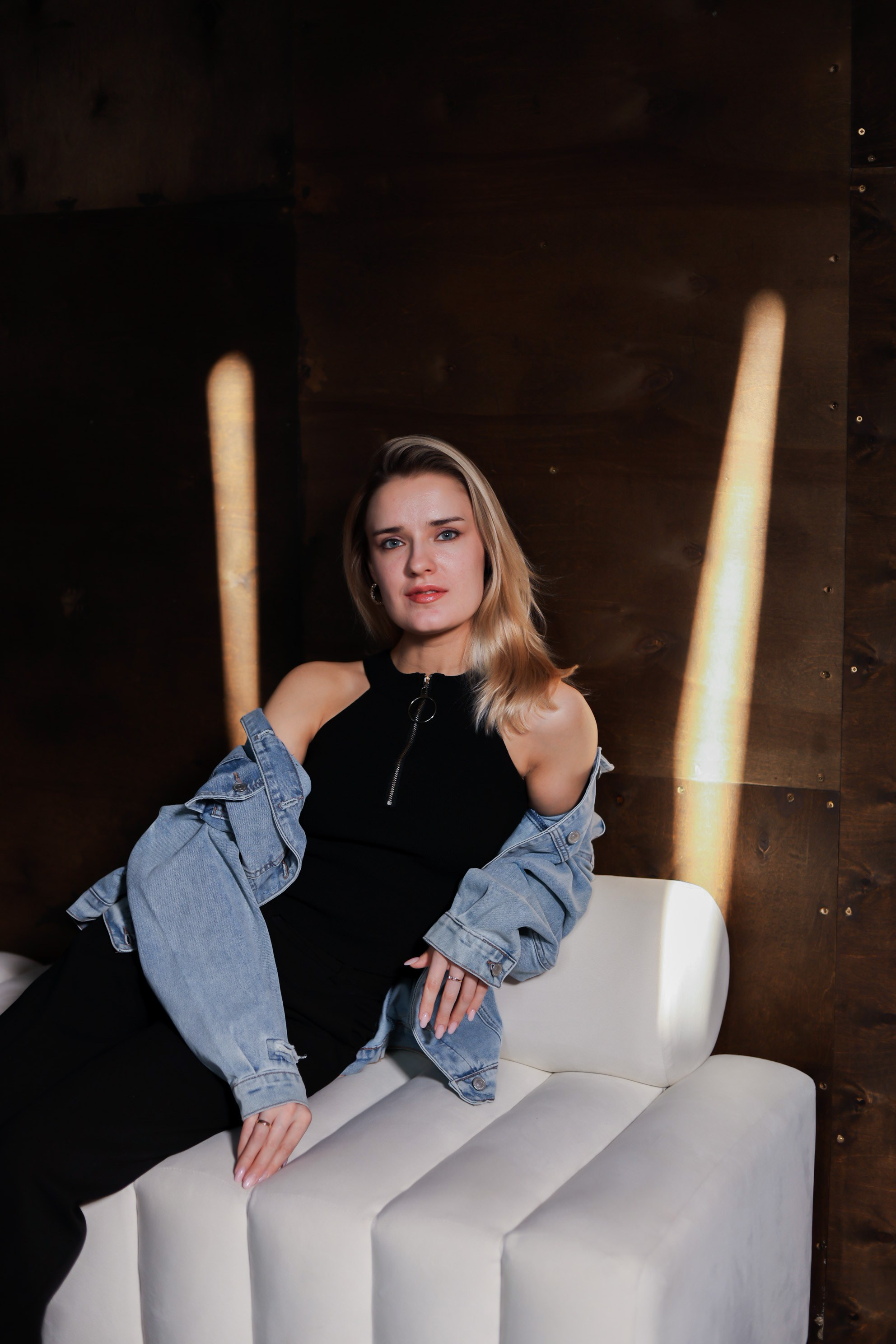 Фотосессия в студии Валерия. Женский фотограф в Орске Новотроицке Динара Долганова