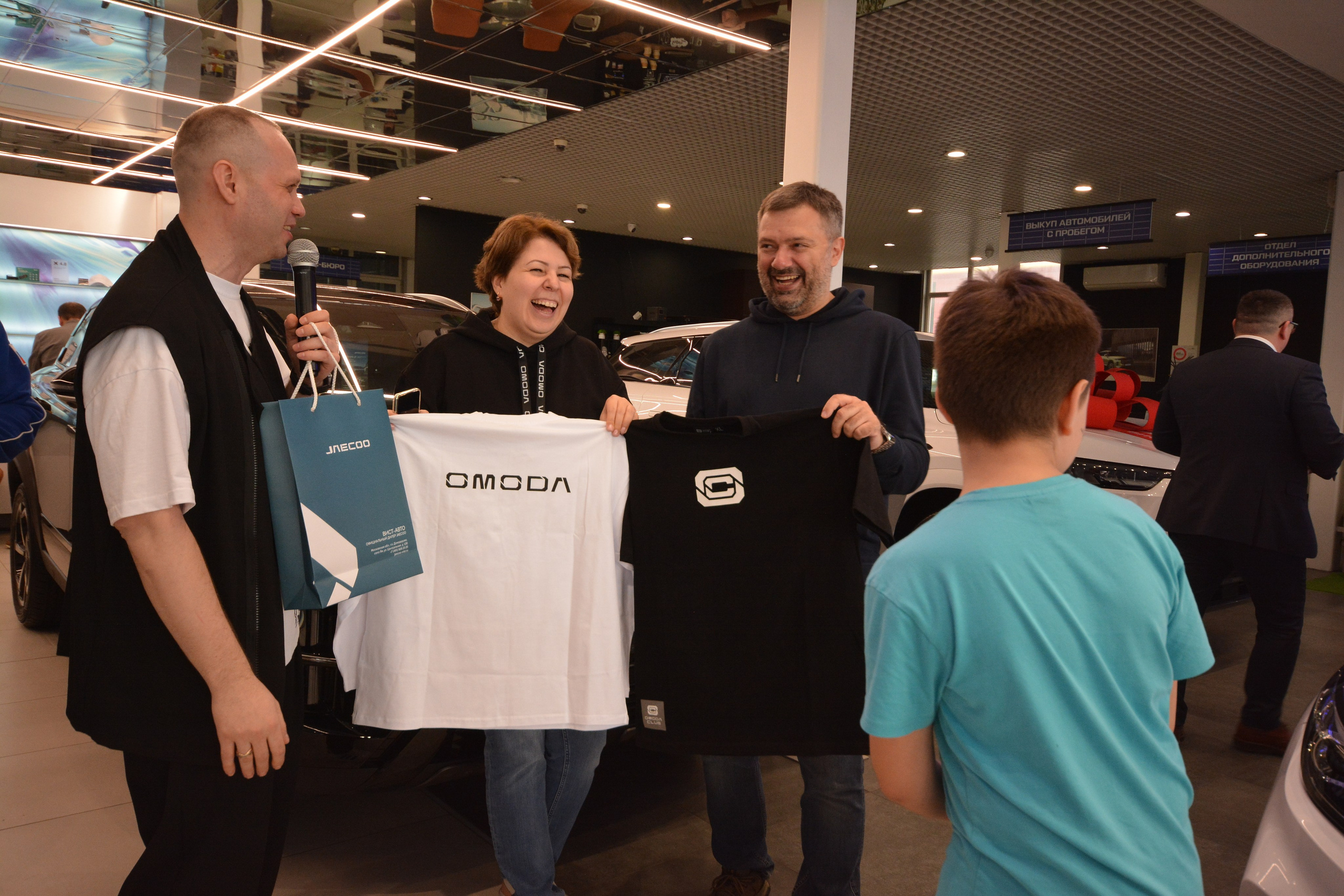 Презентация Omoda / Jaecoo. F/8 and be there — оказаться в нужном месте и поймать момент