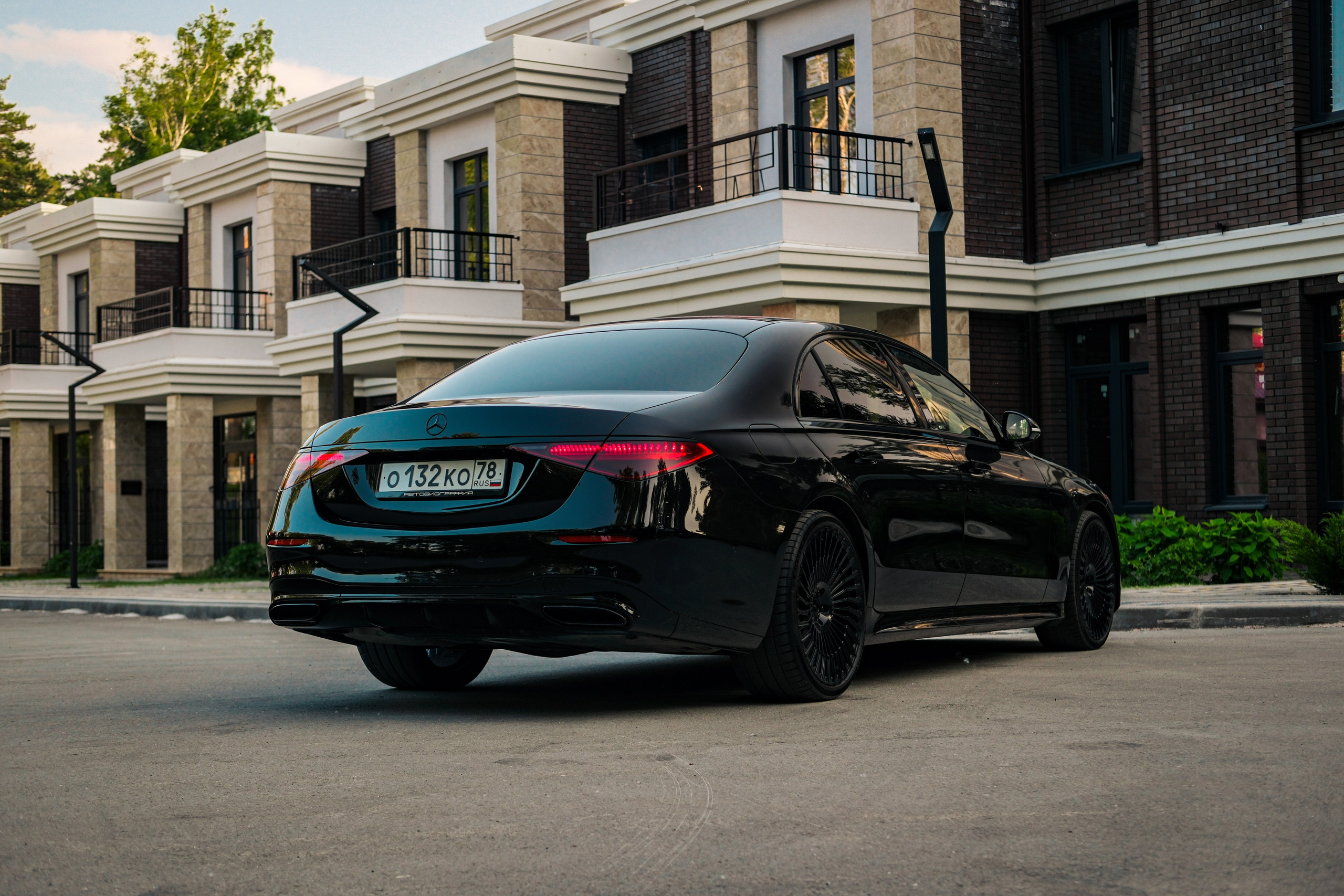 Профессиональная фотосессия Mercedes-Benz S-класс в&nbsp;Новосибирске. Автомобильный фотограф Чанчин Владимир: детальные снимки кузова, интерьера и&nbsp;динамики. Съемка автомобиля для продажи