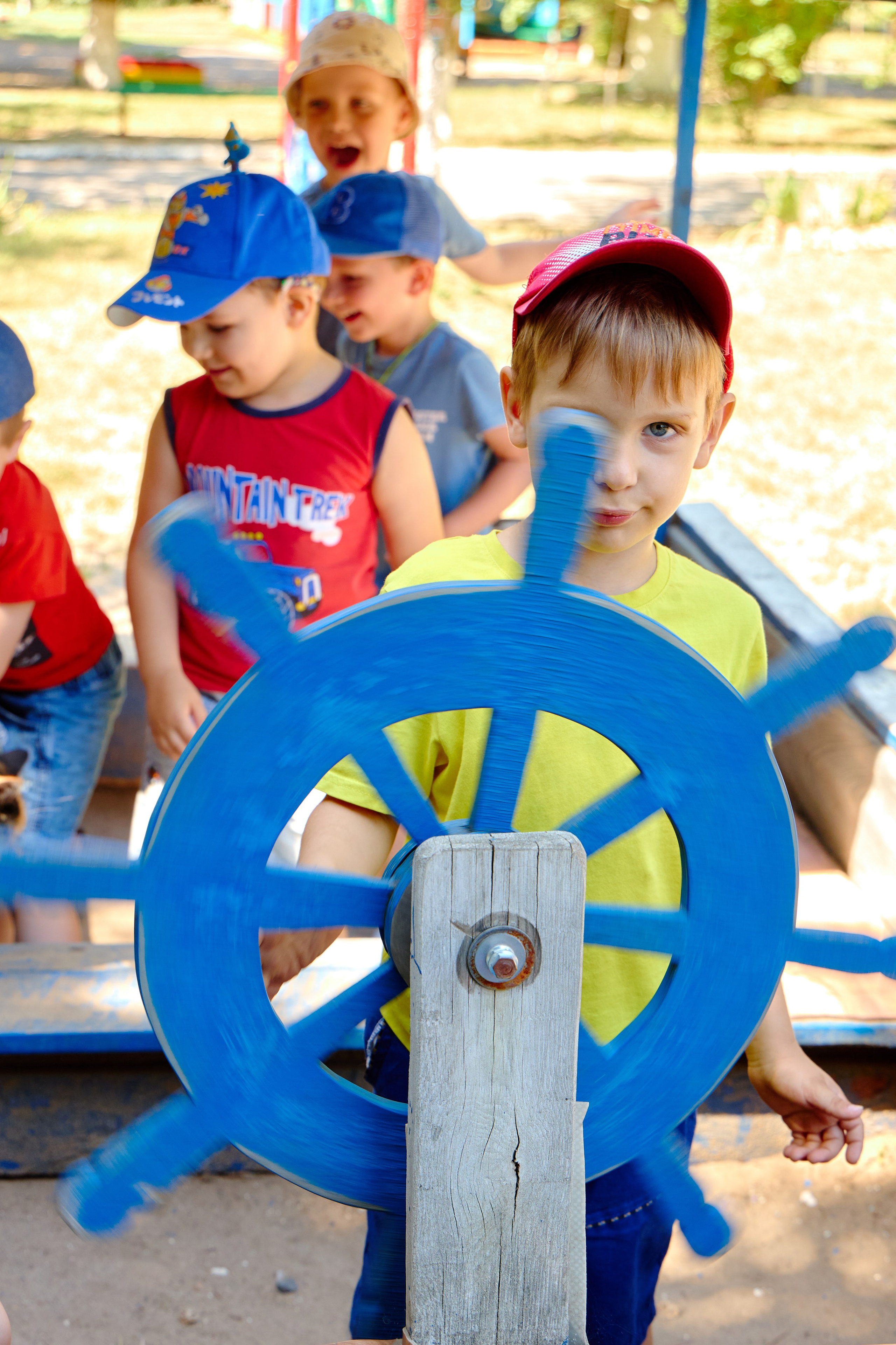 Пример летней съёмки в детском саду № 92 младшая группа Ромашки. Фотограф Выпускные альбомы Таганрог Сергей Коробченко