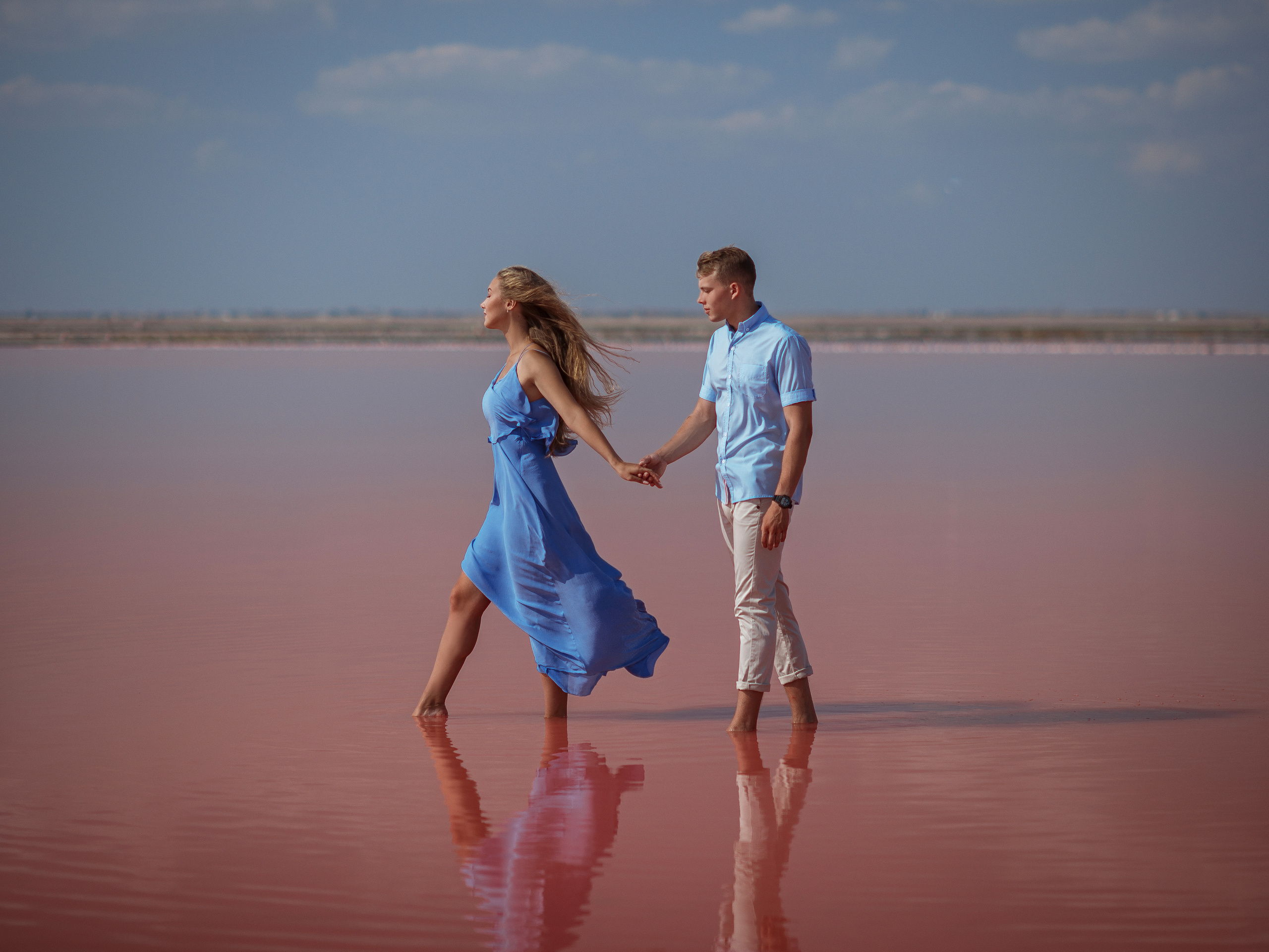 Красивая фотосессия love story на розовом озере Сасык Сиваш под Евпаторией. 