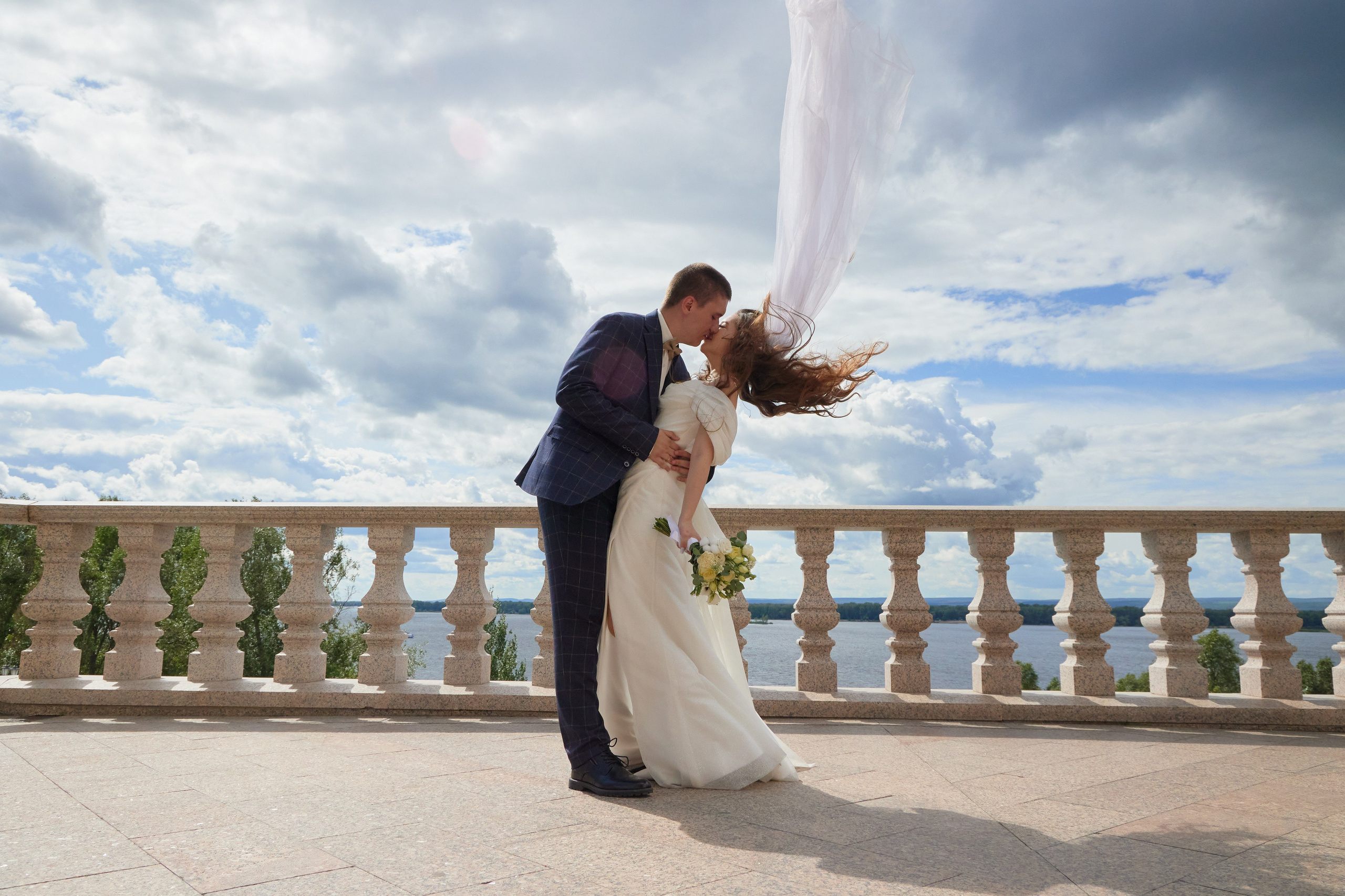 Свадебная фотосессия в студии «ЧеБэ» Самара. Свадебный видеограф и свадебный фотограф в Самаре Олег Слеб