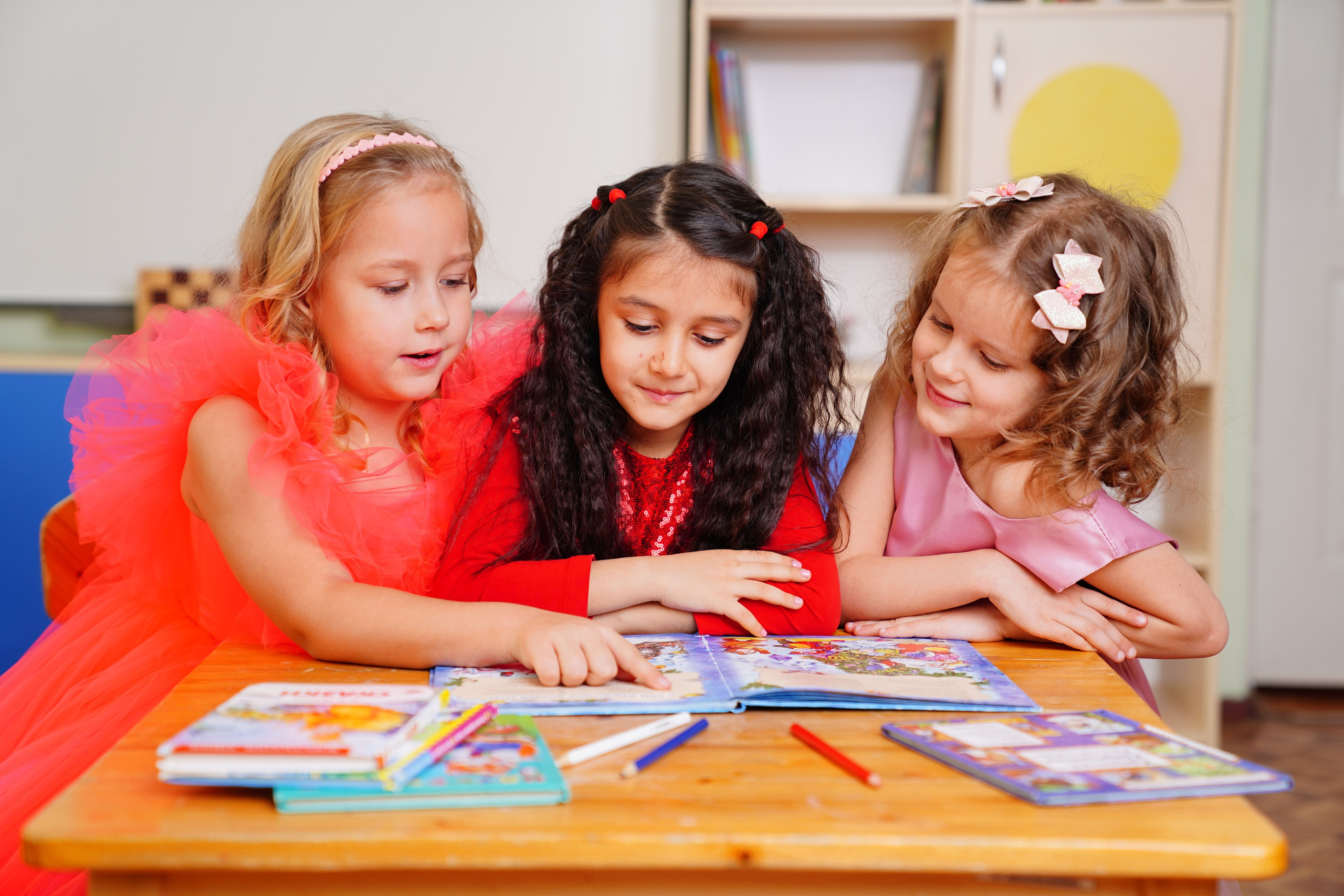 Мелкие группы. MEMENTO.Выпускные альбомы, школьные, юбилейные и другие книги. Ростов-на-Дону