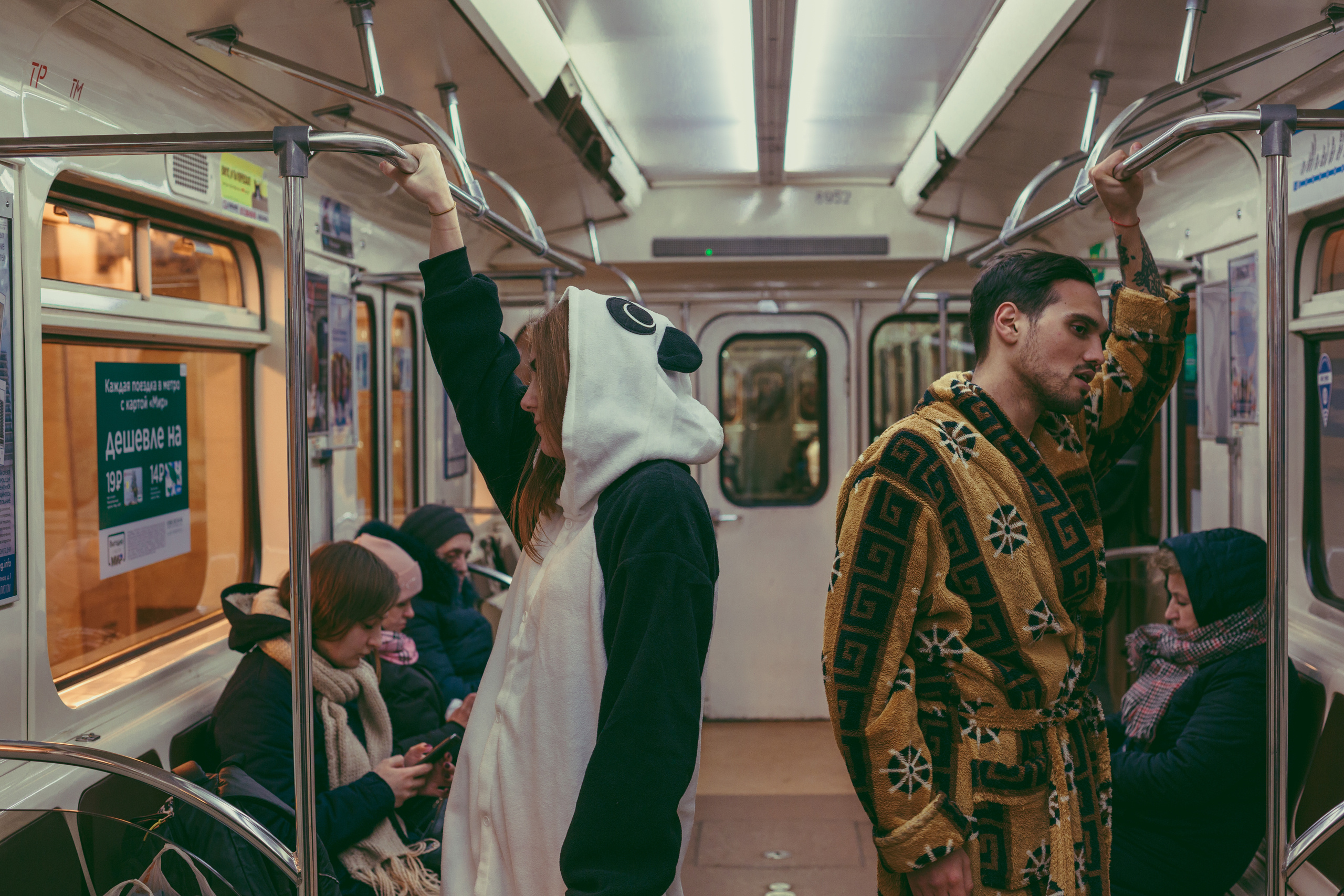 Домашнее метро с Ирой и Валерой. Свадебный фотограф в Санкт-Петербурге