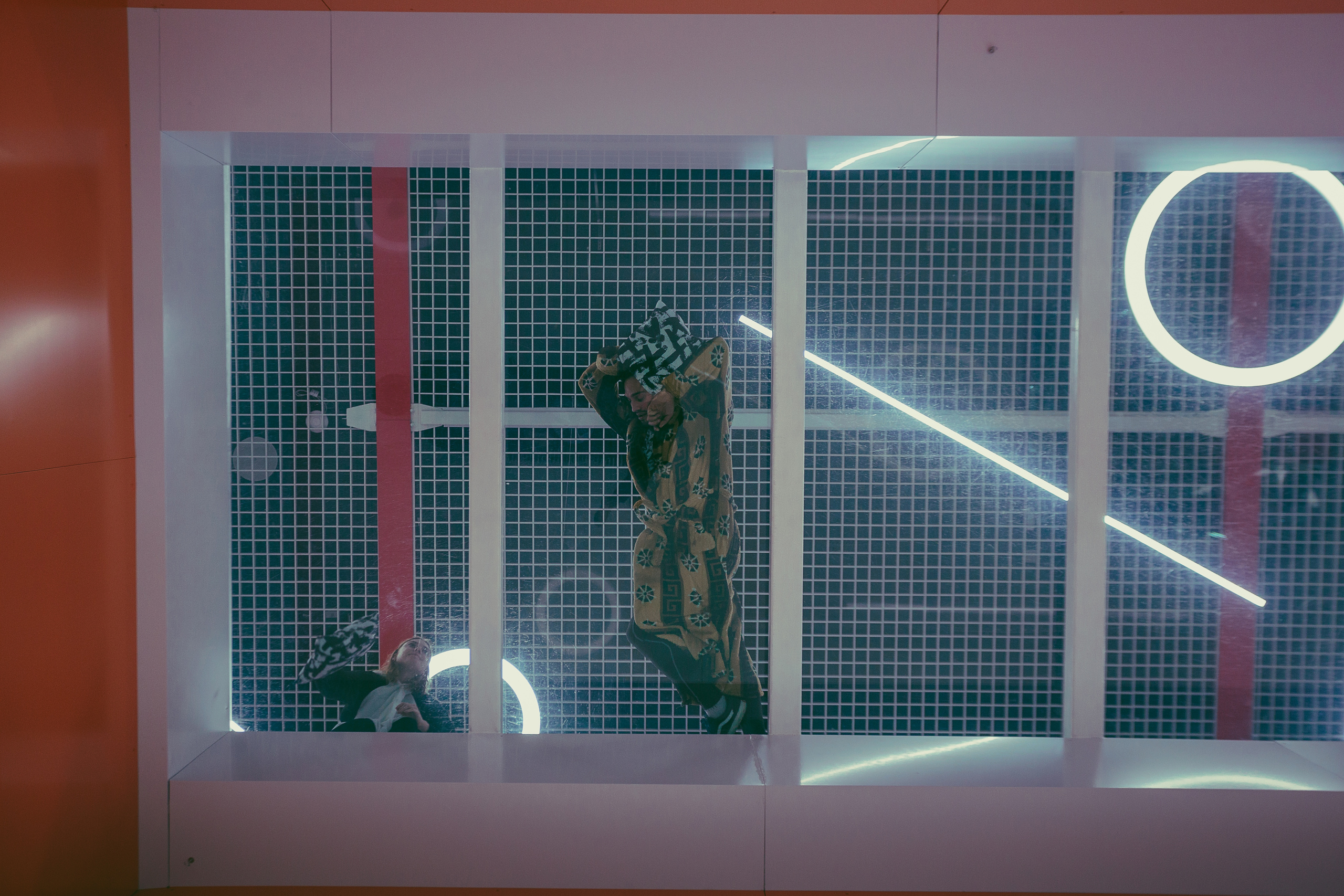 Домашнее метро с Ирой и Валерой. Свадебный фотограф в Санкт-Петербурге