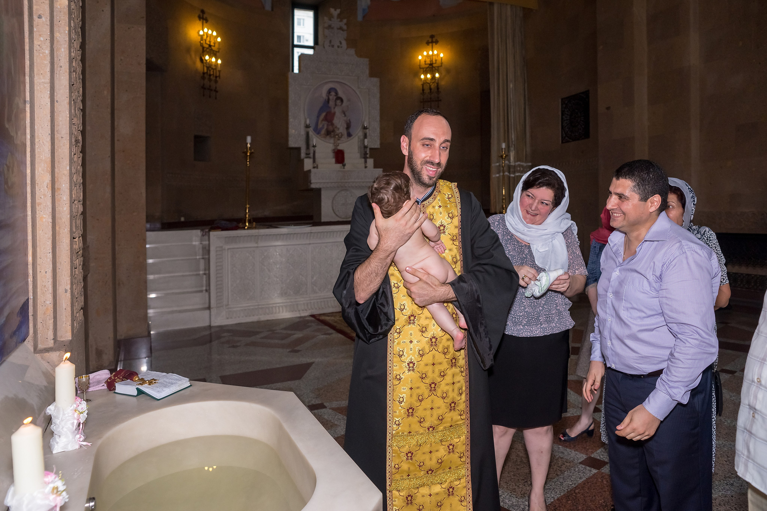 Крещение в армянской церкви. Фотограф Владимир Артамонов