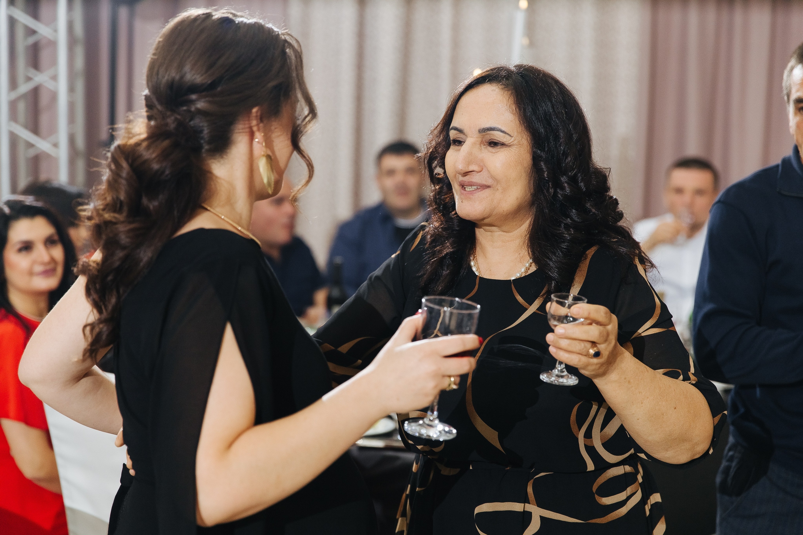 Ани и Назели. 35&5 День рождения, «Янтарь». Фотограф в Красноярске Надежда Воскресенская