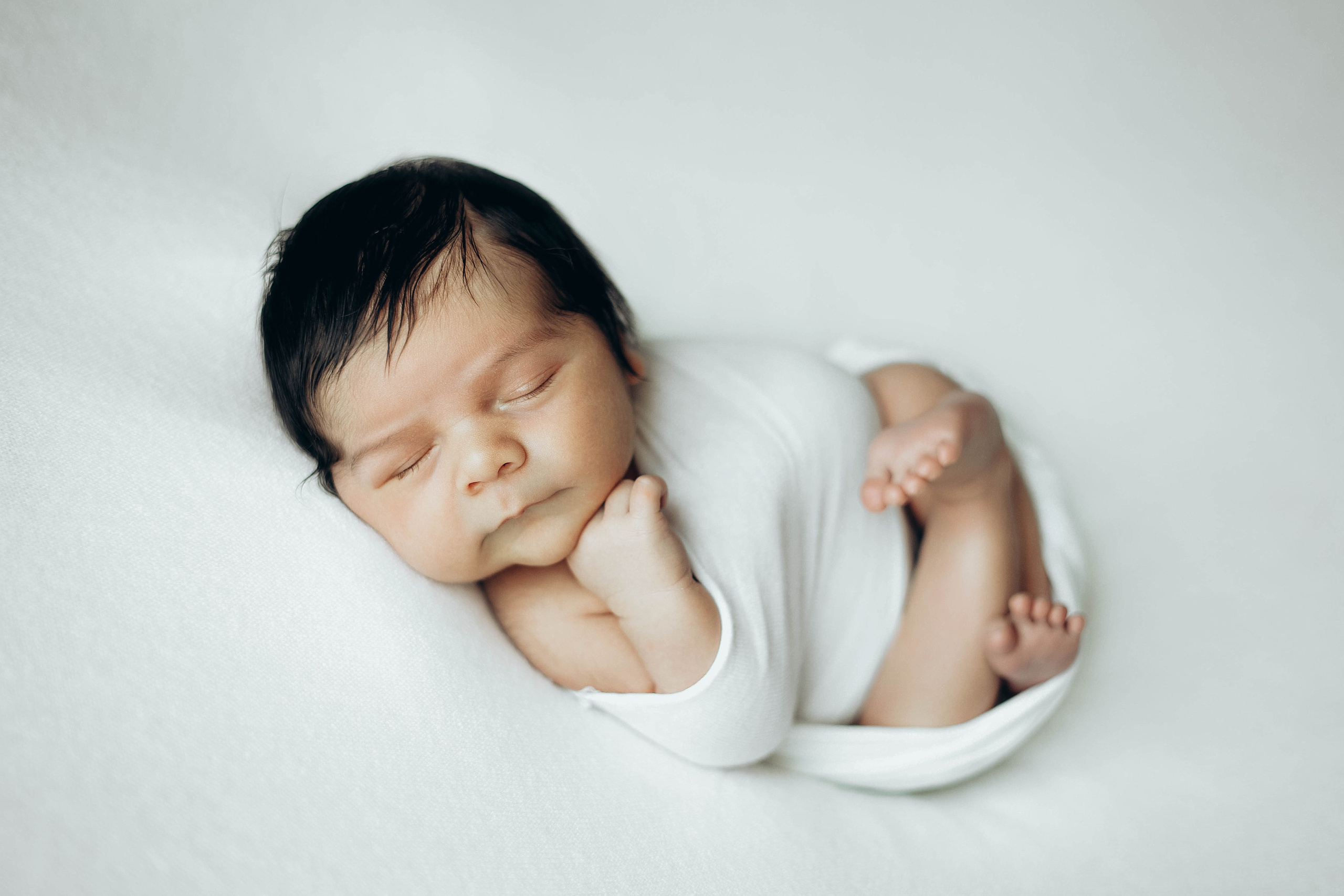 фотограф фотосессия ньюборн новорожденный малыш лайфстайл классический newborn фотосессия в краснодаре фотограф в краснодаре роды роддом фотограф малыш роды беременность