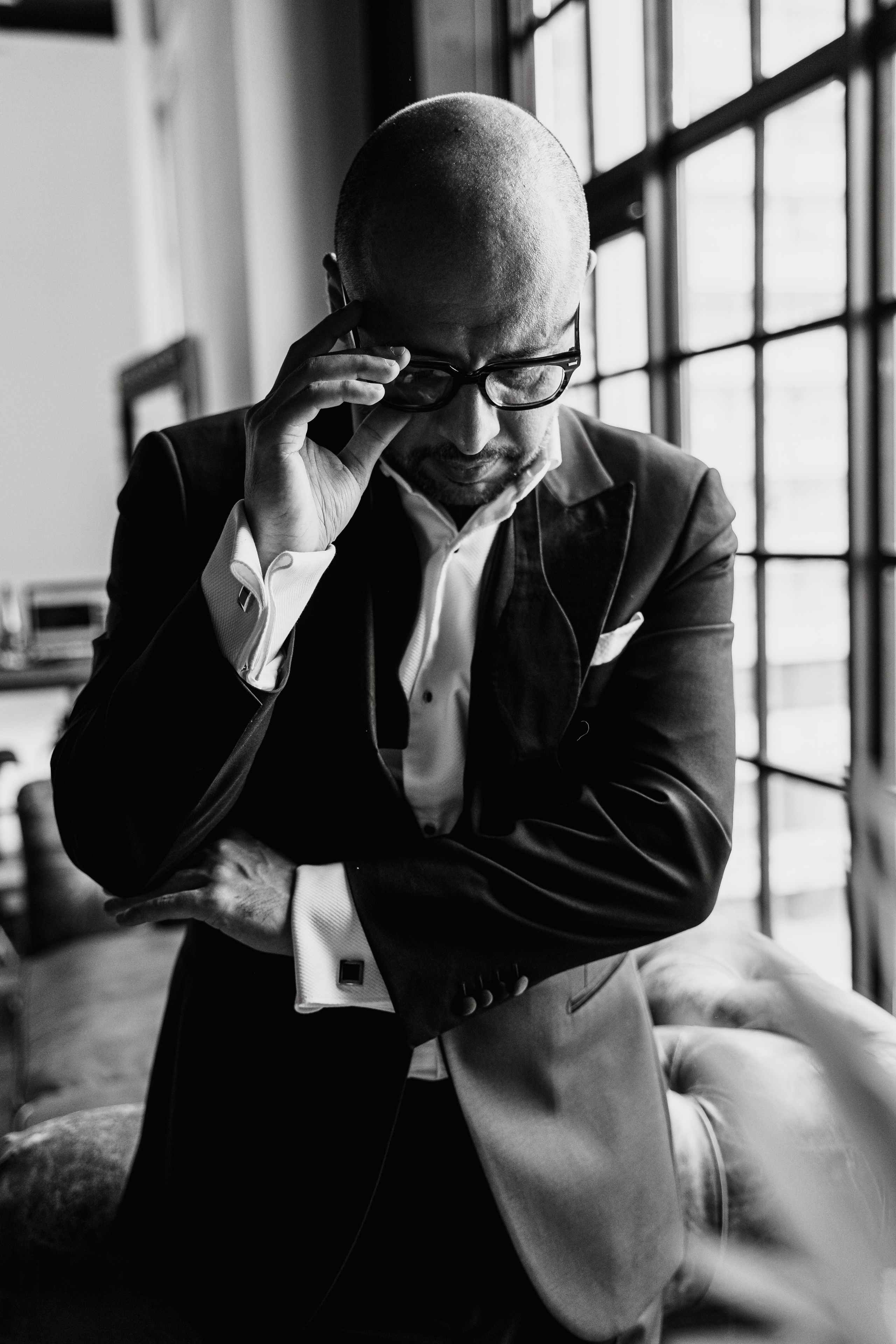 Мужской портрет для PR и продвижения личного бренда в сфере культуры и бизнеса.