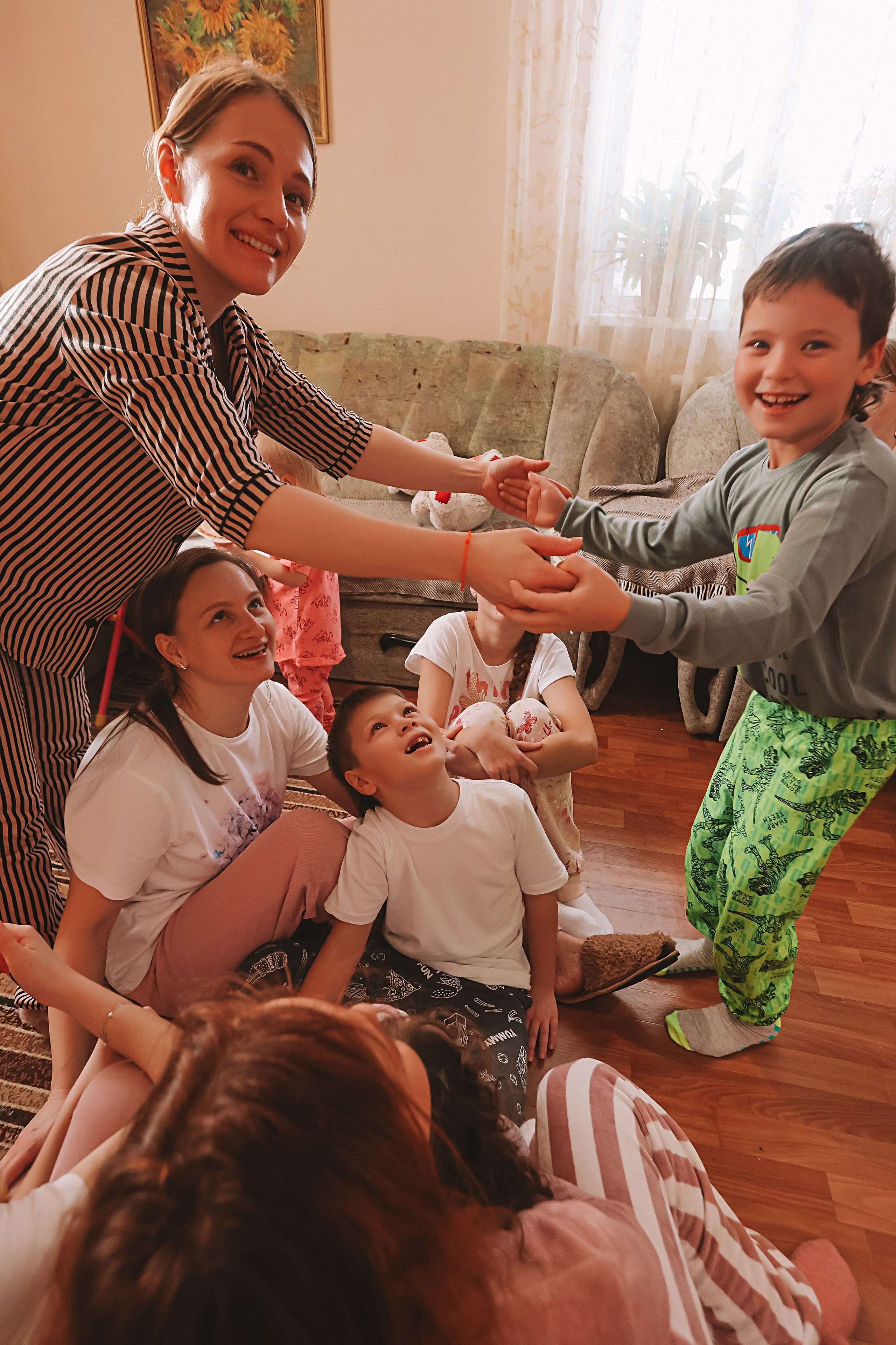 Большая семья репортаж. Семейный фотограф Тюмень, фотограф на роды Салмина Мария