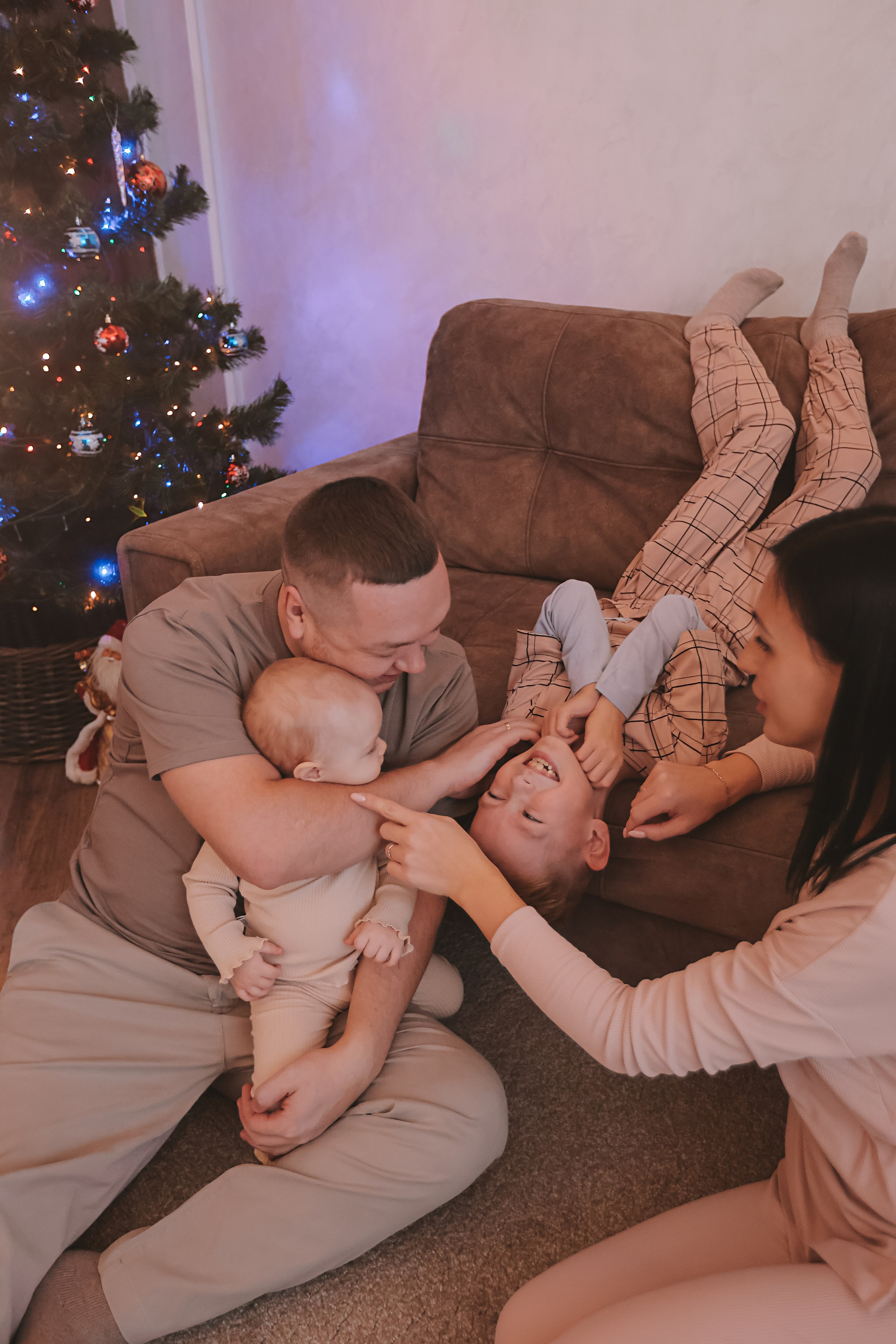 Дома. Семейный фотограф Тюмень, фотограф на роды Салмина Мария