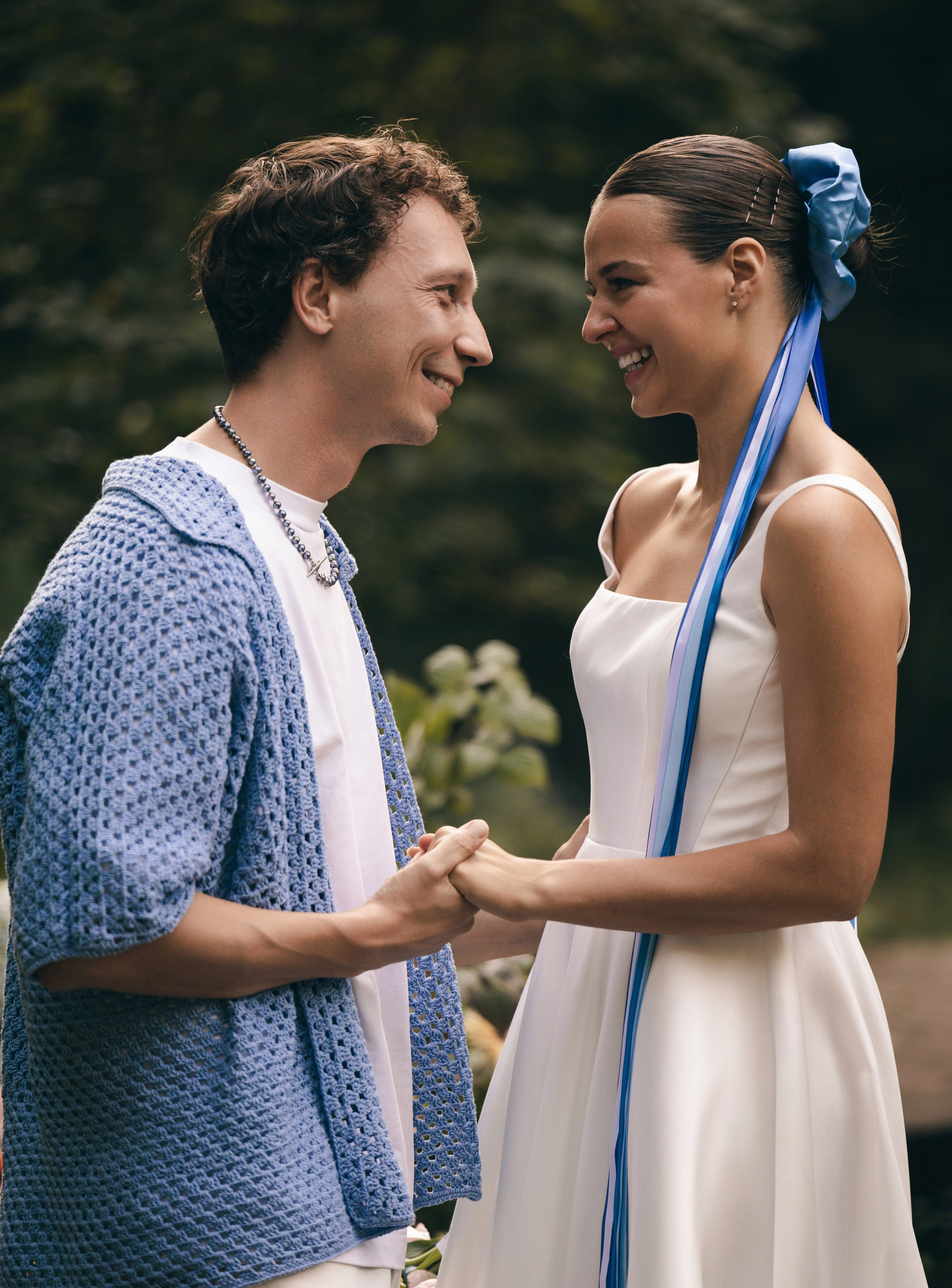 ПАРОЧКА В ЖЕЛТЫХ САПОЖКАХ С РАЙОНА