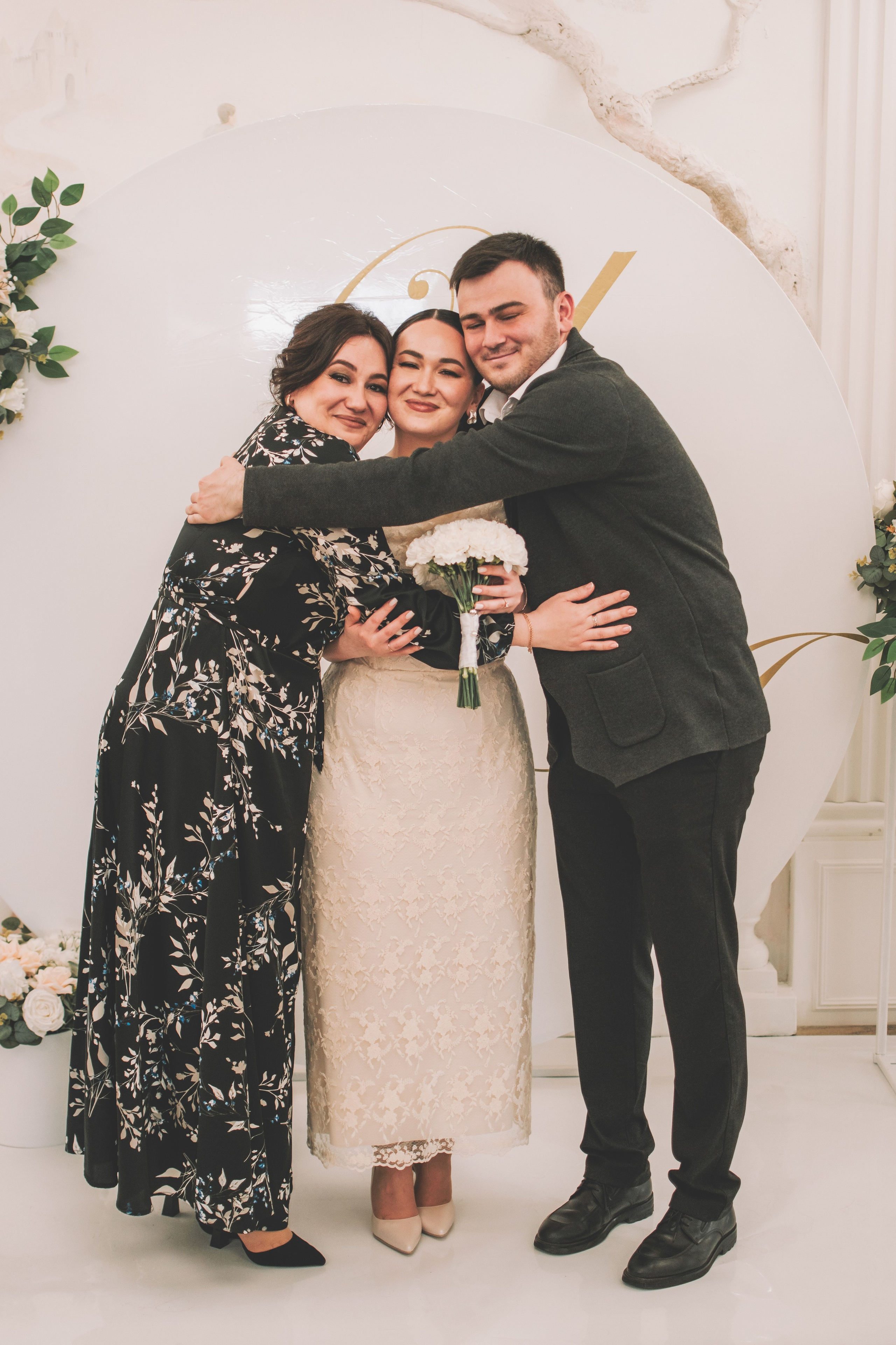 26.04.2025 (Фотосессия, роспись в Онии + фото с банкета). Семейный и свадебный фотограф Губкинский и Ставрополь