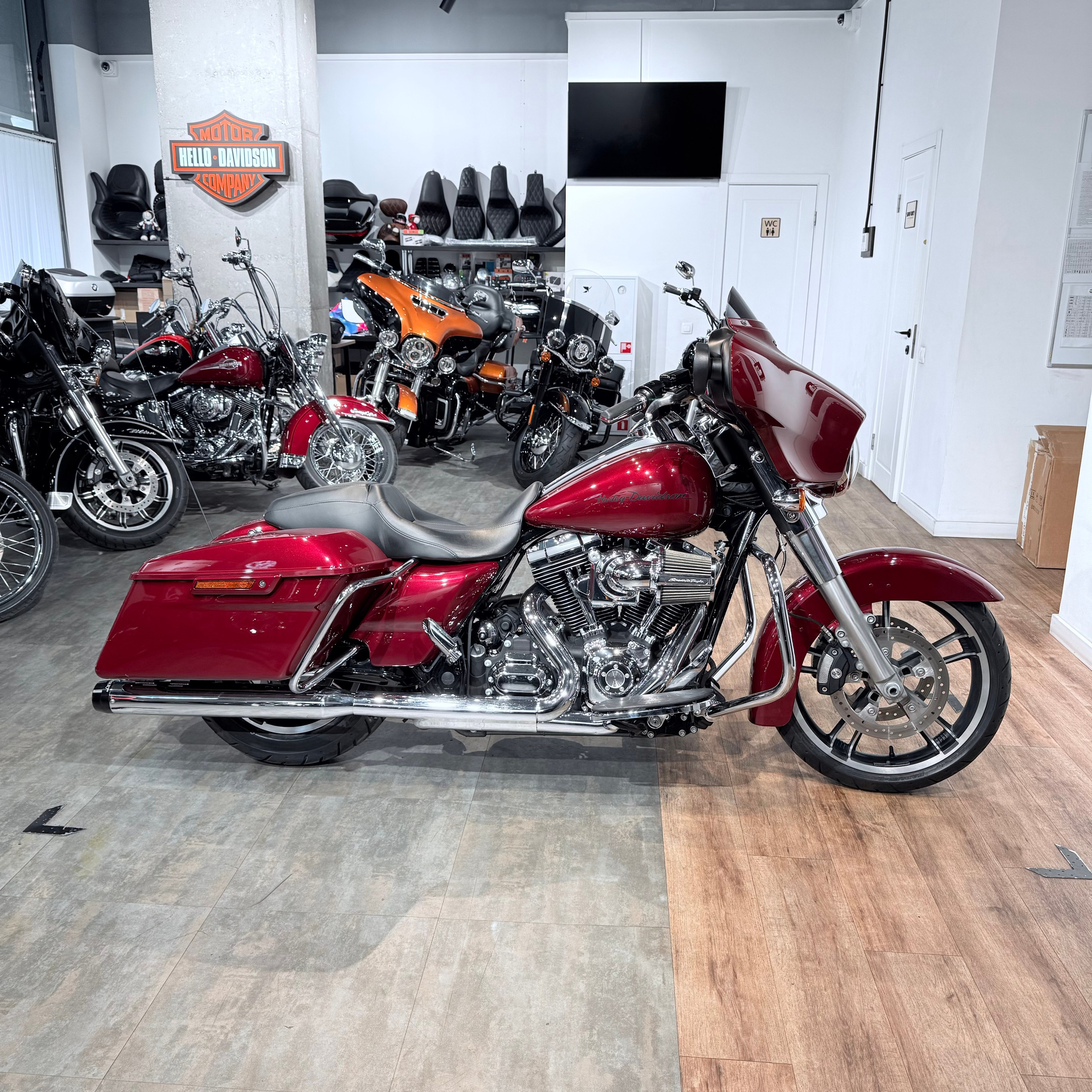 2013 Strееt Glide 103 ABS Сhеrry Реаrl. Hello Davidson, Москва. Только хорошие мотоциклы…