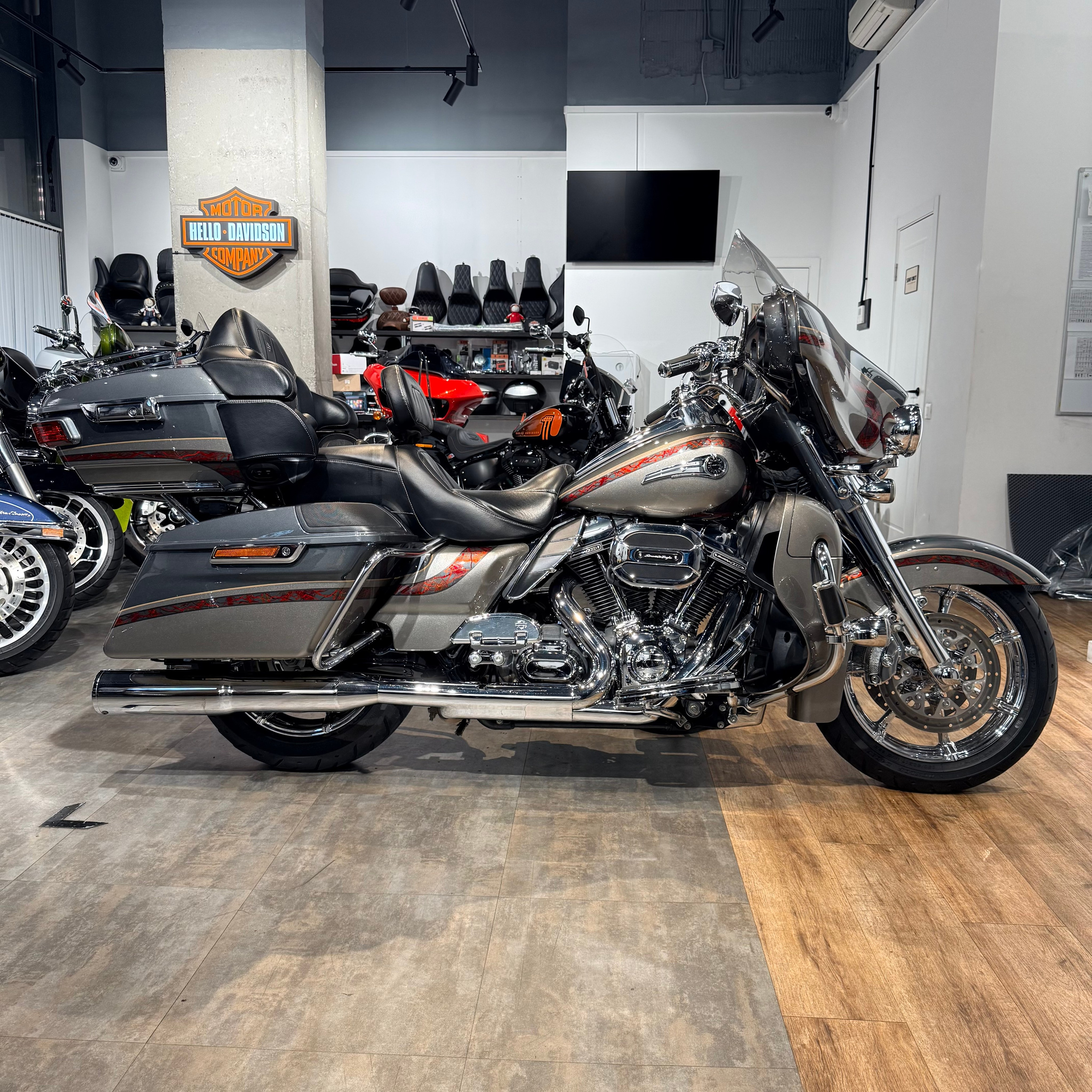 2015 CVO Еlесtra Glide Limited Сhаrсоаl Silver. Hello Davidson, Москва. Только хорошие мотоциклы…