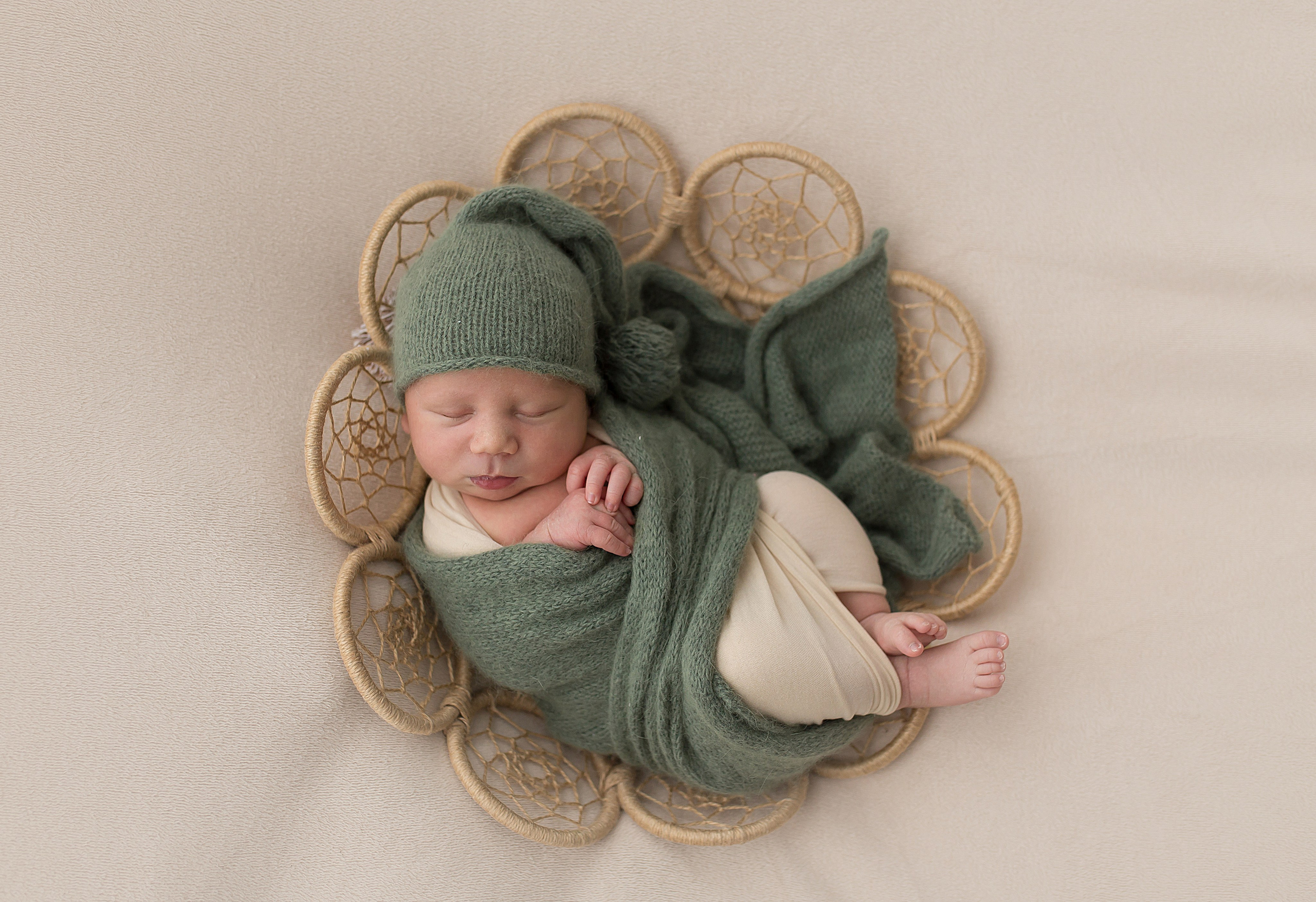 Фотосессия новорождённого. Фотограф новорождённых малышей и детский фотограф В Казани Лана Максим