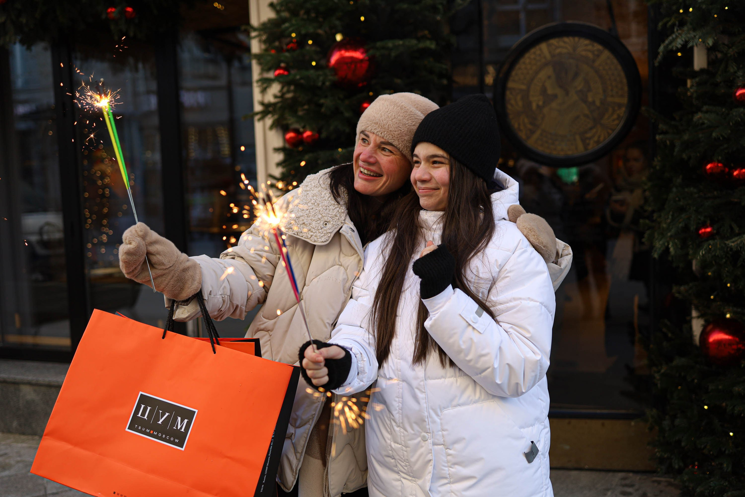 Мама с дочкой