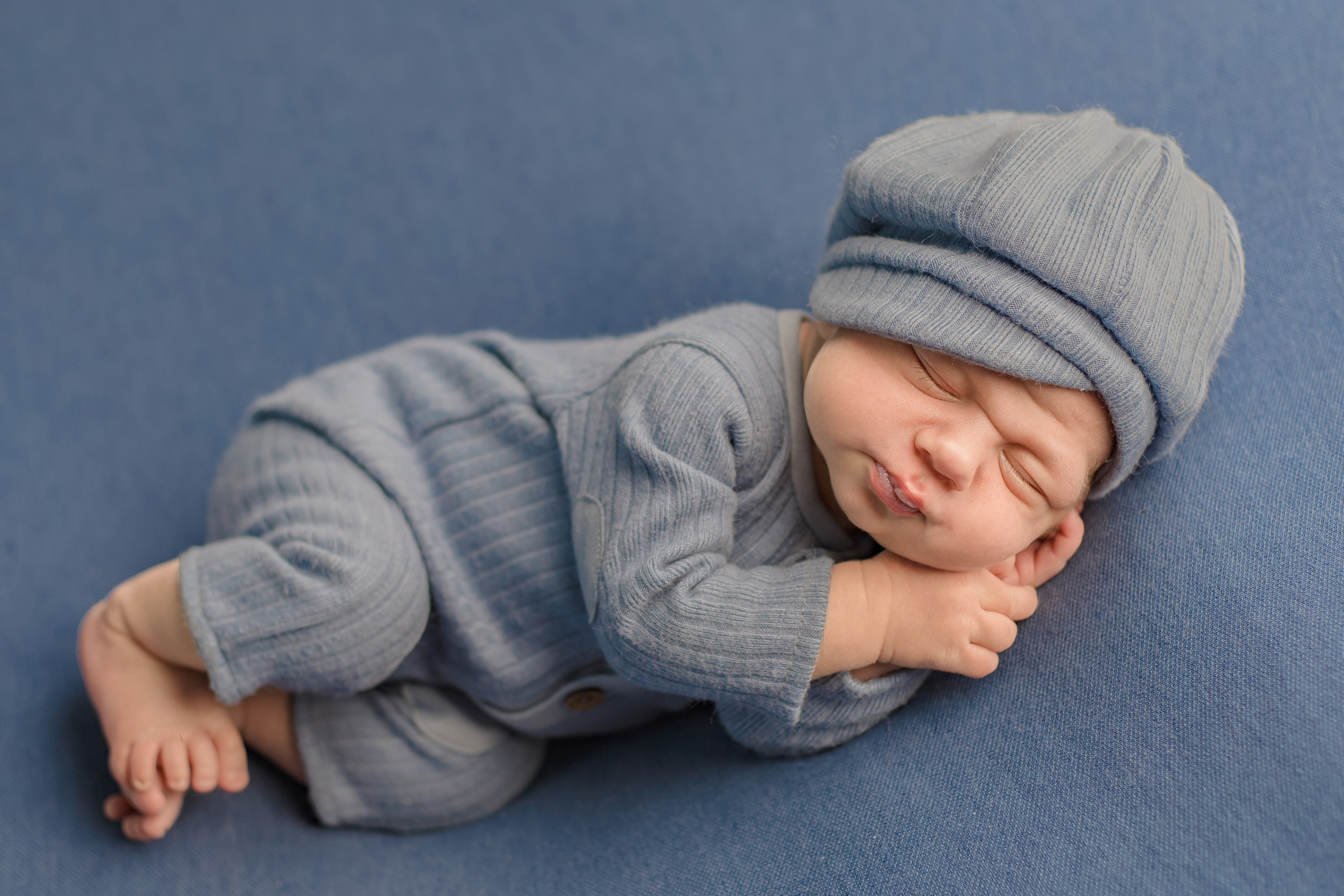 Новорожденные. Фотограф новорожденных Омск —со всем необходимым к вам домой