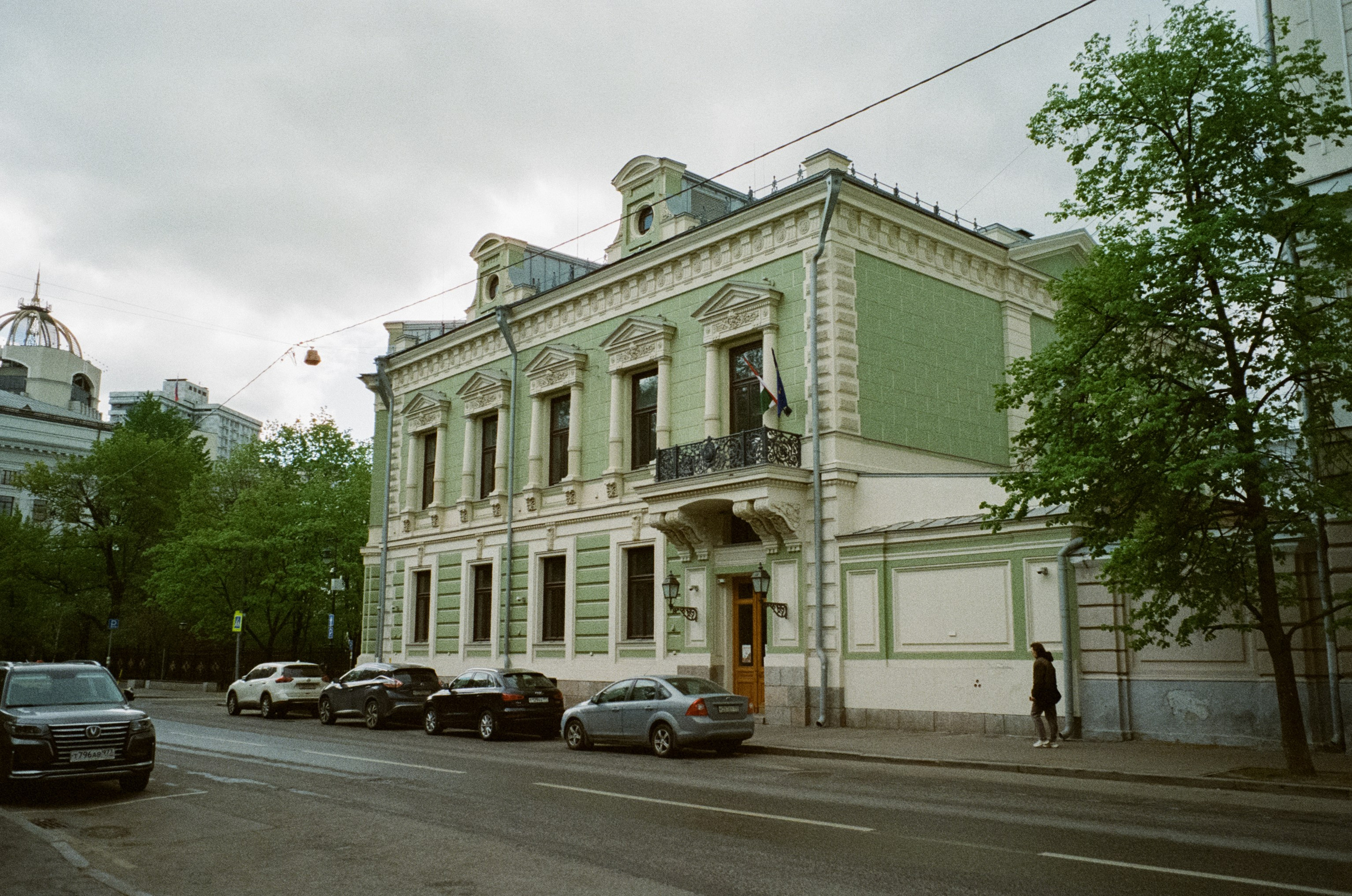 Ул. Поваровка и окрестности | Voigtlander BESSA-T — Voigtlander Ultron 28 mm f/2 | Kodak Ultramax 400 (просрочка) @ ISO 100
