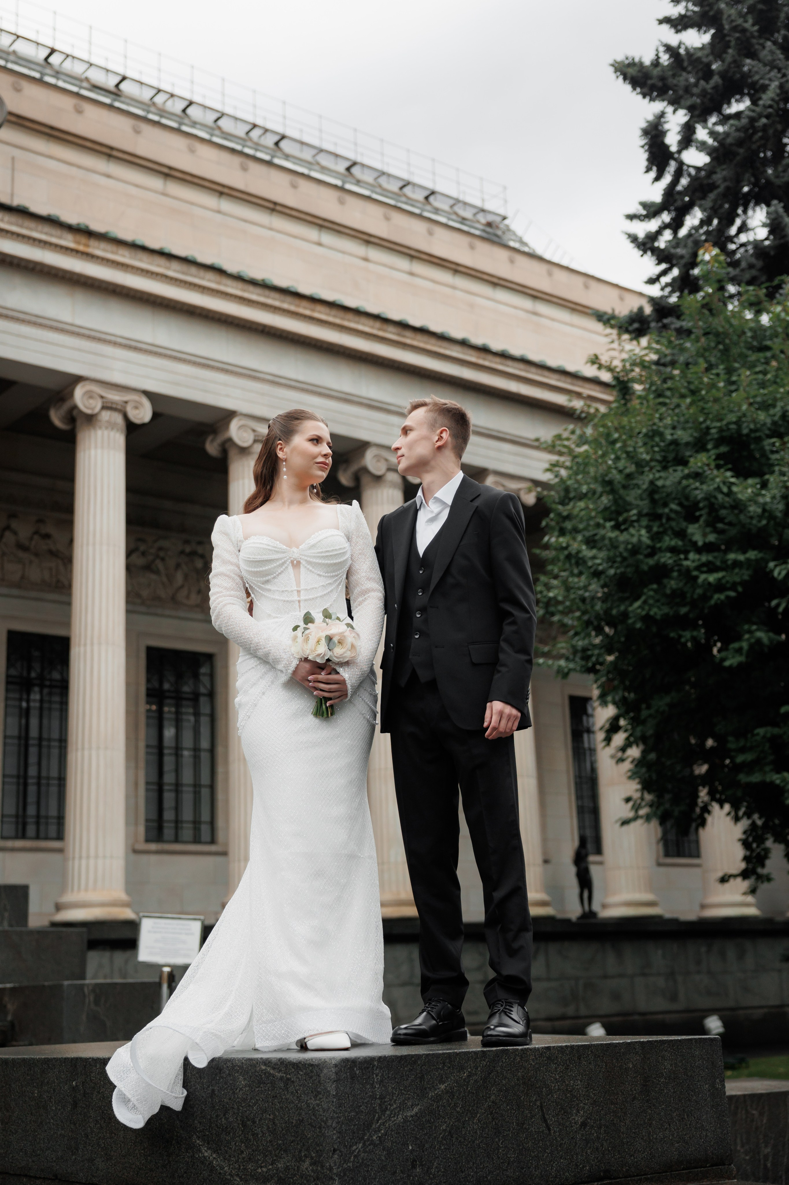 Фотосессия у Пушкинского музей. Свадебный и репортажный фотограф (Москва, Королев и другие)