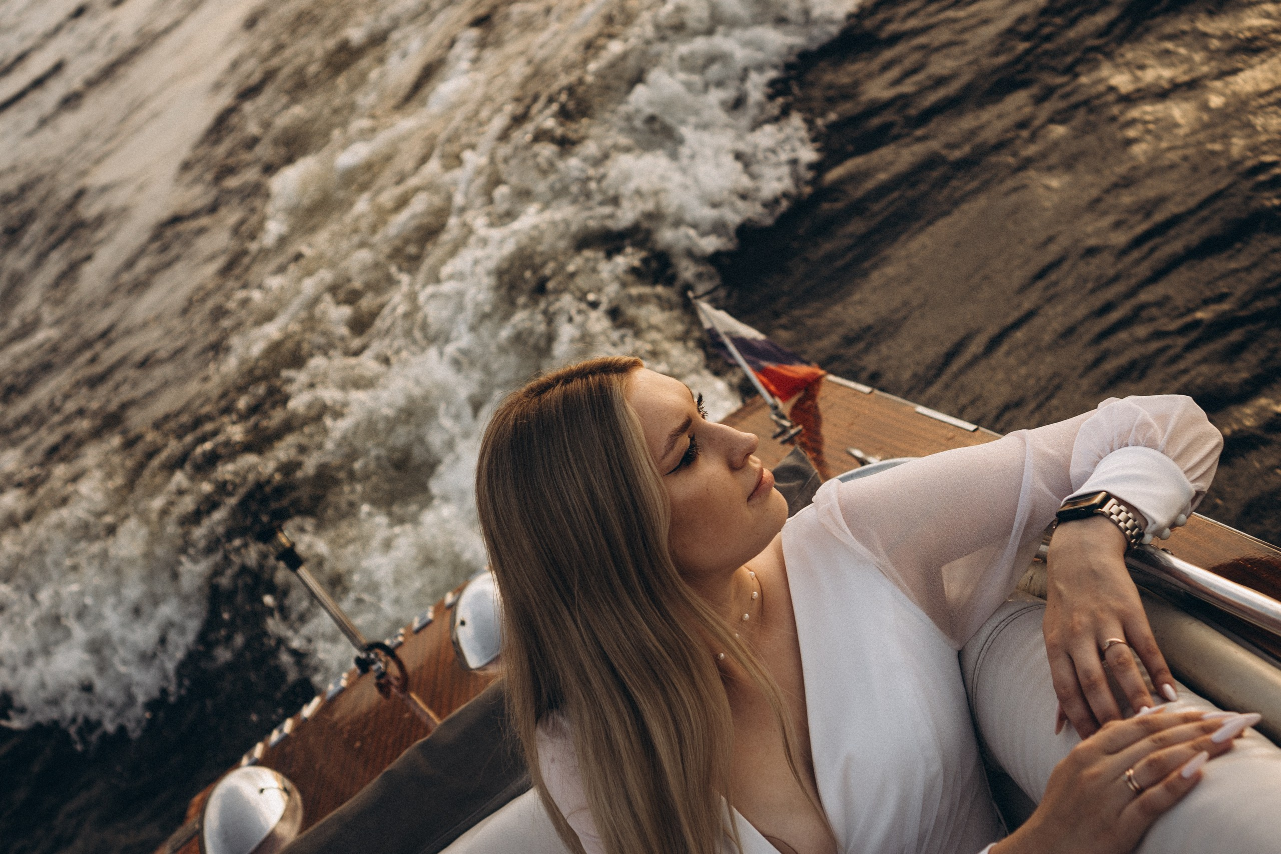 СВАДЕНБНАЯ СЬЕМКА НА КАТЕРЕ ПО КАНАЛАМ САНКТ-ПЕТЕРБУРГА И В АКВАТОРИИ НЕВЫ. Профессиональный фотограф, Санкт-Петербург — Виктория Богомолова