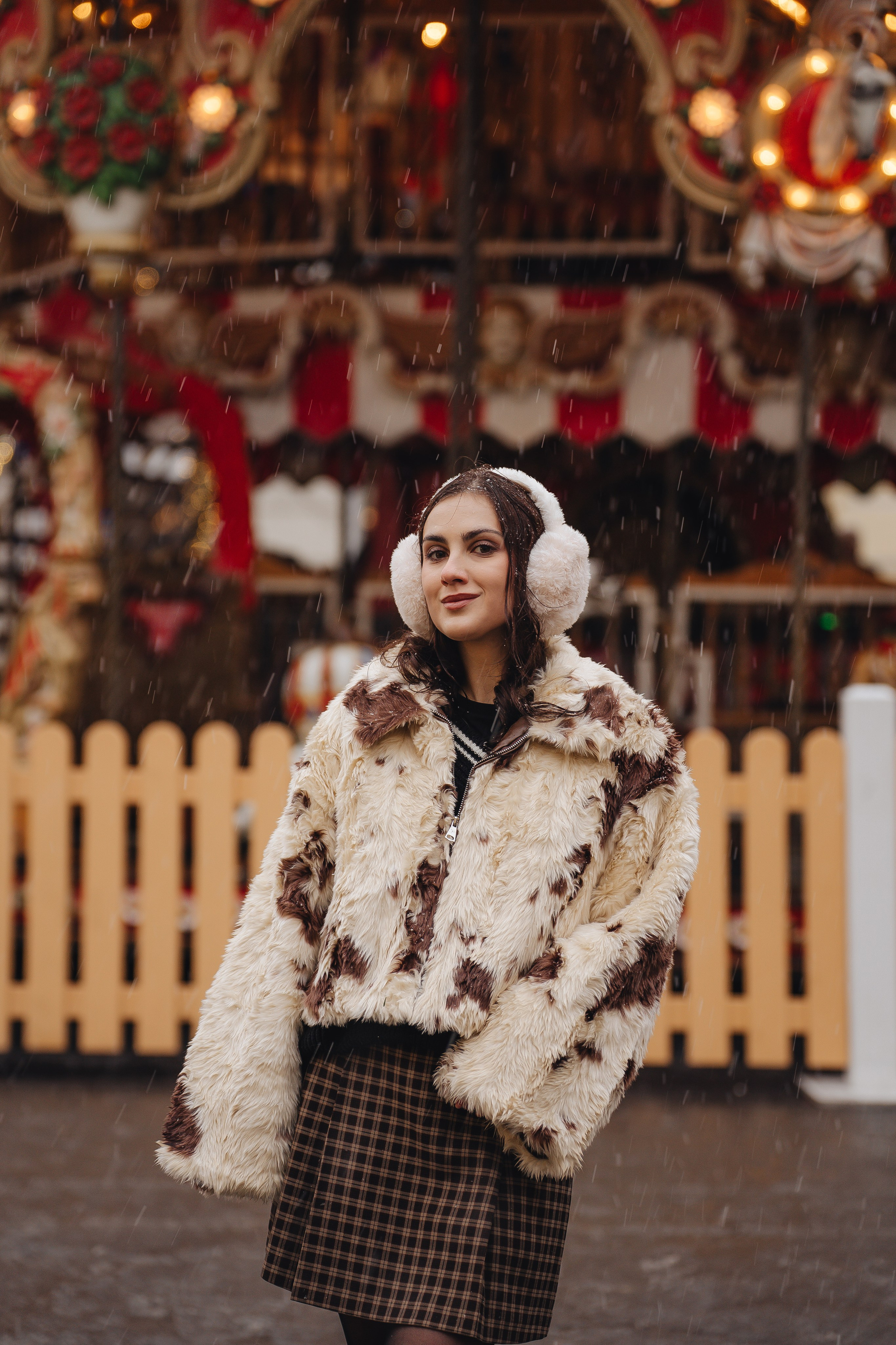 ПРОГУЛКА НА МАНЕЖНОЙ ПЛОЩАДИ ДЛЯ ДЕВУШКИ ПЕРЕД НОВЫМ ГОДОМ (НОВОГОДНЯЯ ФОТОСЕССИИЯ НА МАНЕЖНОЙ ПЛОЩАДИ). Профессиональный фотограф, Санкт-Петербург — Виктория Богомолова