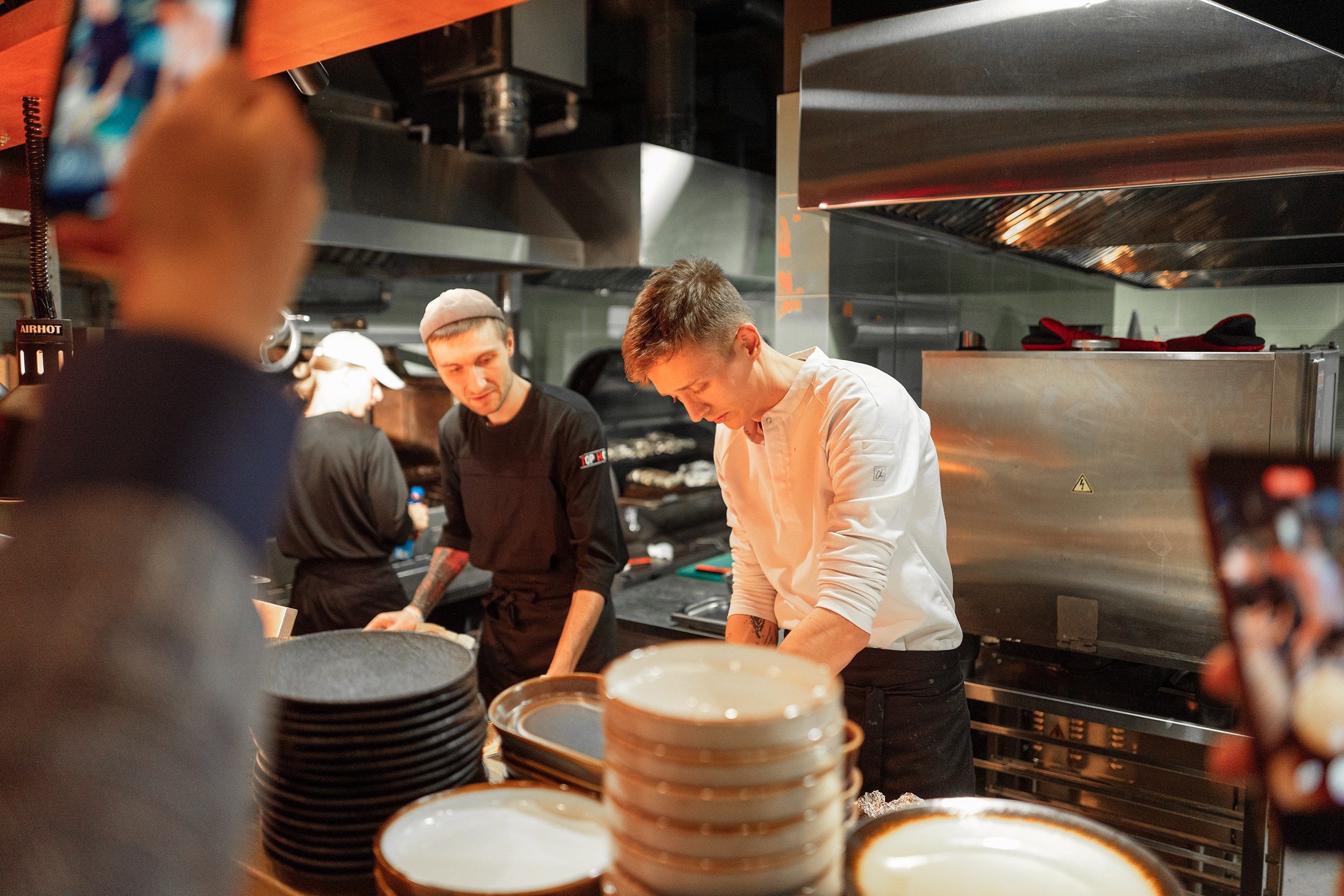 Открытие Бара Top-Hop на улице Фармана Салтанова 06.12.24. Фотограф Тюмень