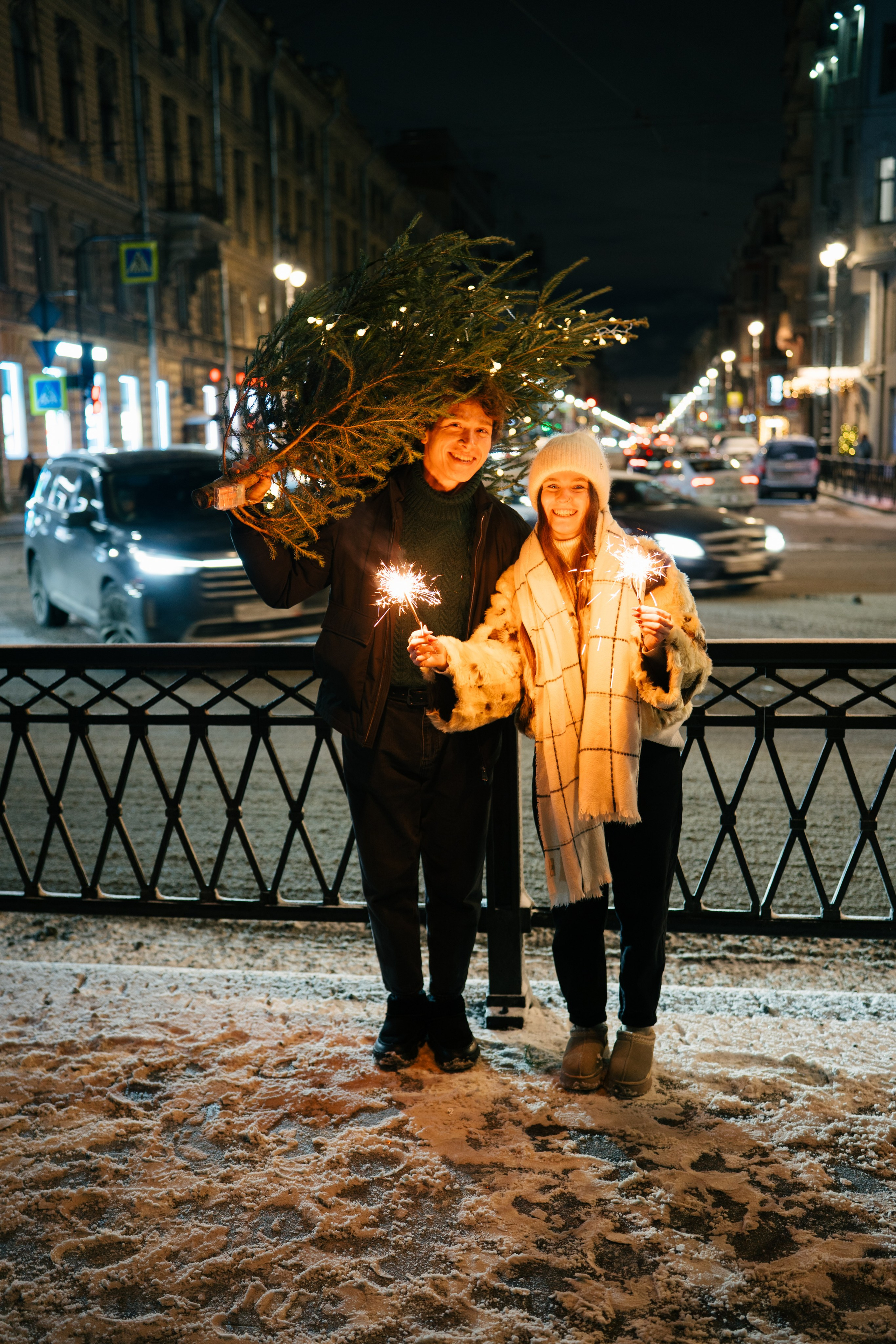 НОВОГОДНЯЯ ПРОГУЛКА ПАРЫ ПО ЧЕРНЫШЕВСКОЙ ПЕРЕД НОВЫМ ГОДОМ. Профессиональный фотограф, Санкт-Петербург — Виктория Богомолова