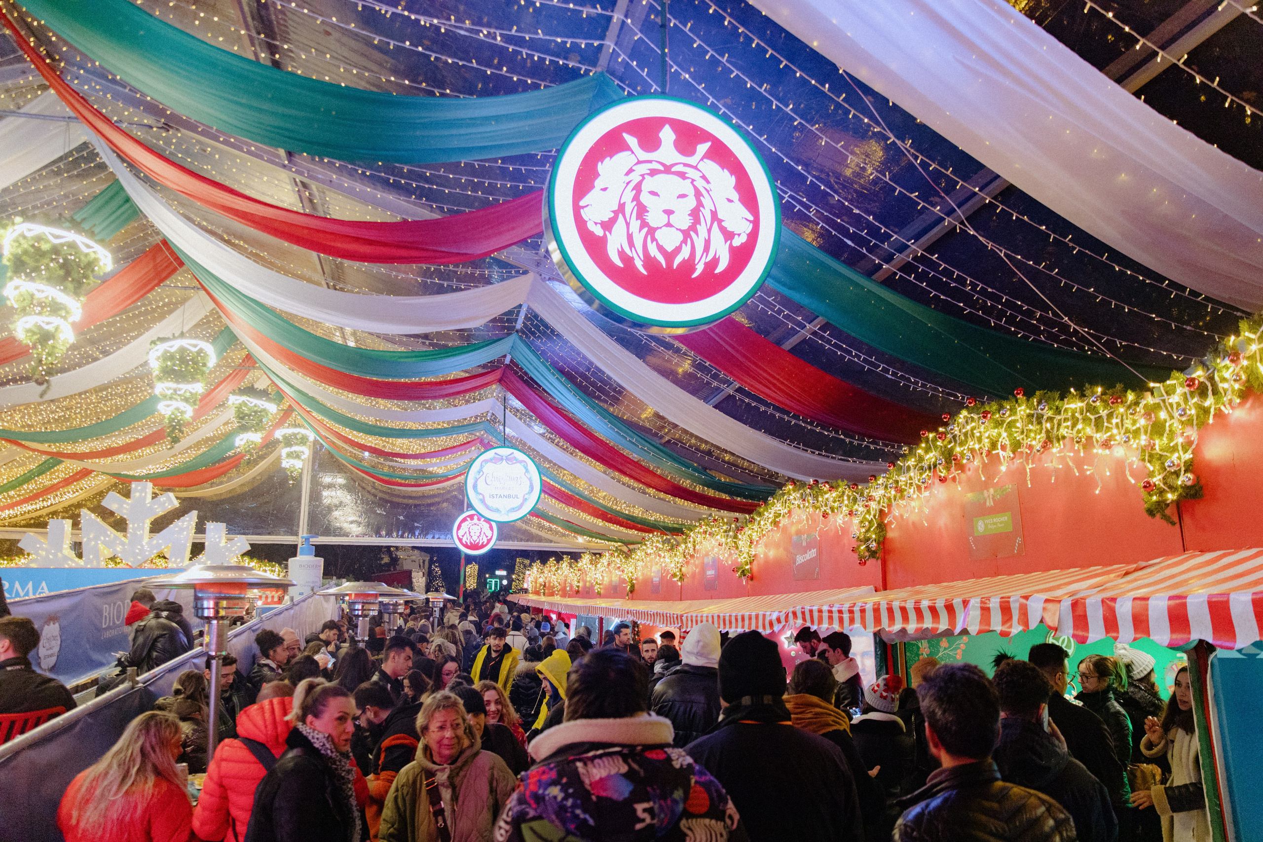 Christmas Market Istanbul. Свадебный и репортажный фотограф