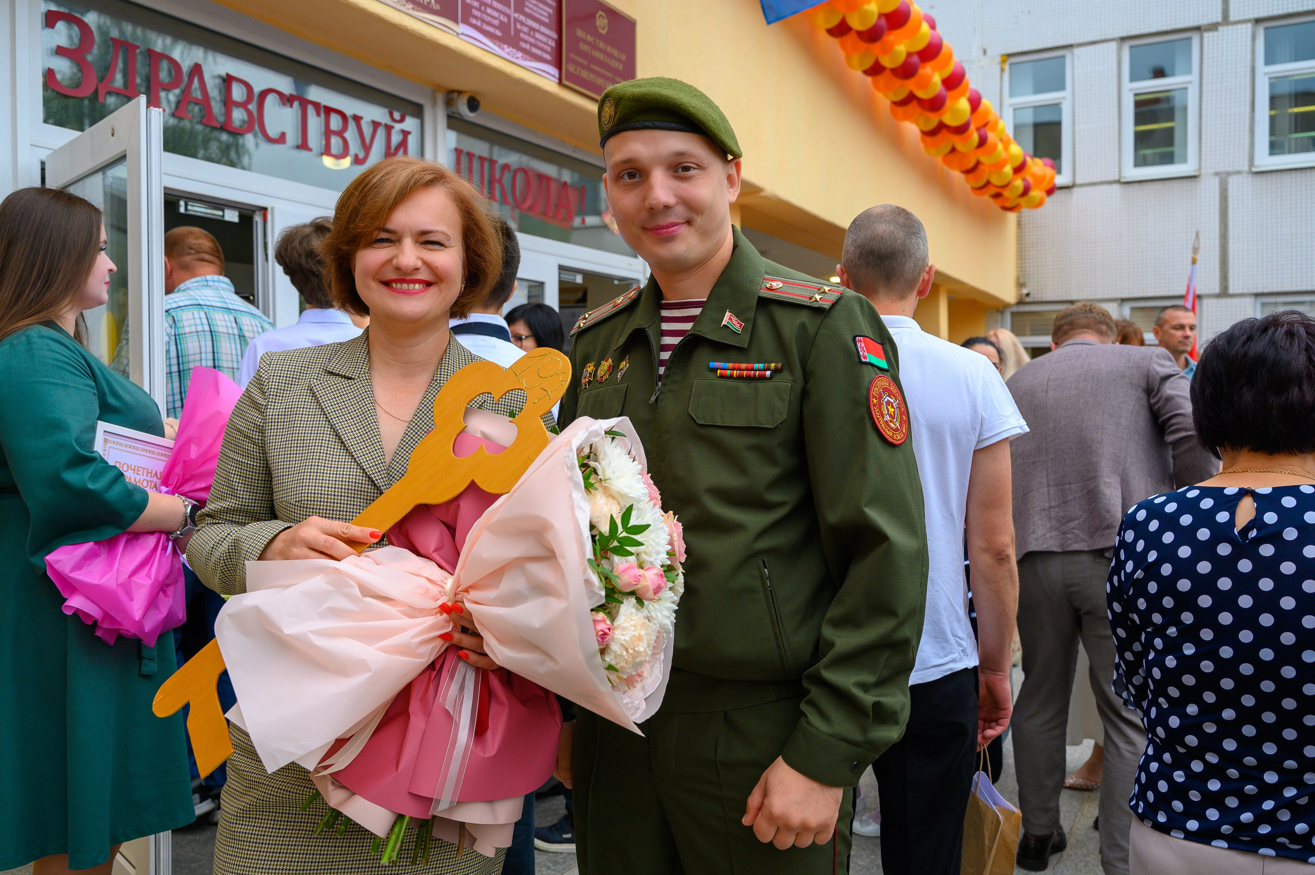 Вот звучит первый звонок, перед этим долгое приготовление к новому этапу в жизни, Яромир идет в школу. Фотоуслуги, услуги фотографа, фотографирование важных событий