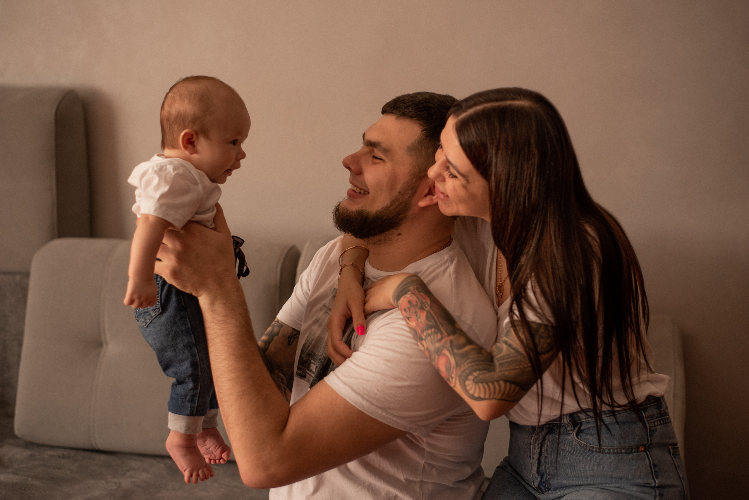 Малыш Мирон с родителями. Фотограф  Потапова Анна