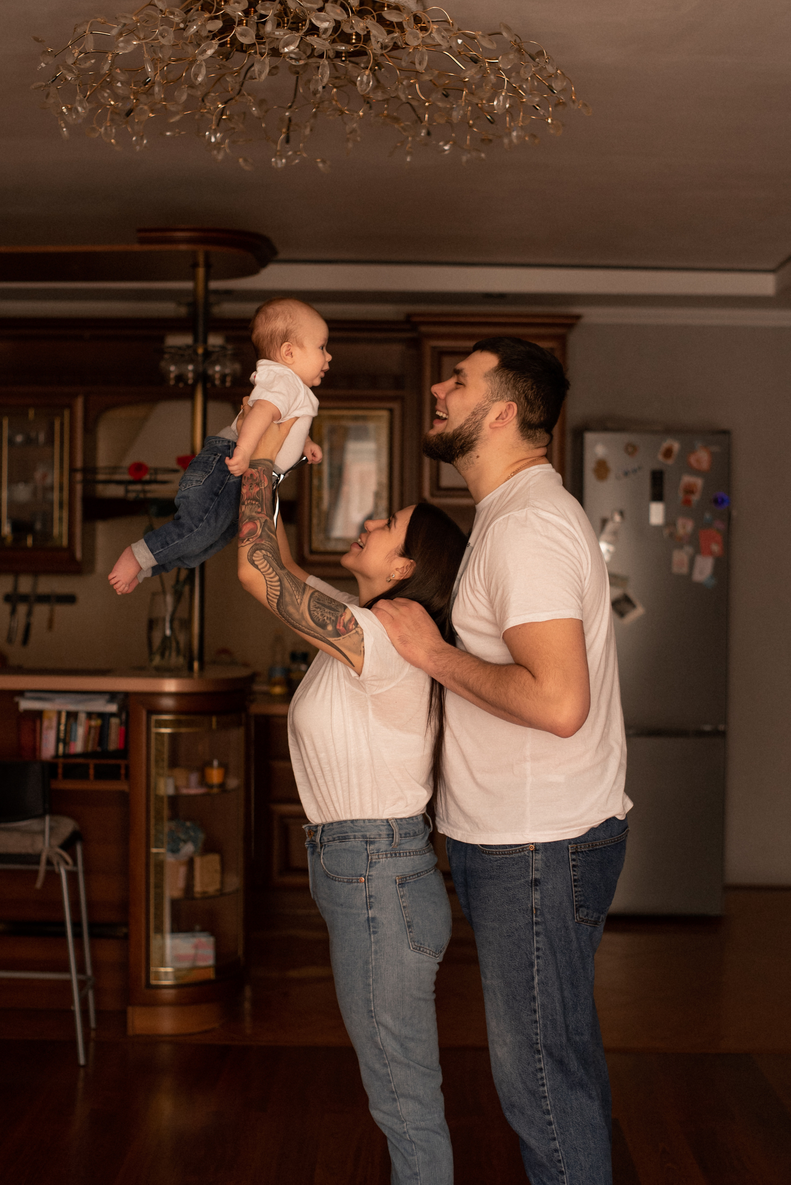 Малыш Мирон с родителями. Фотограф  Потапова Анна