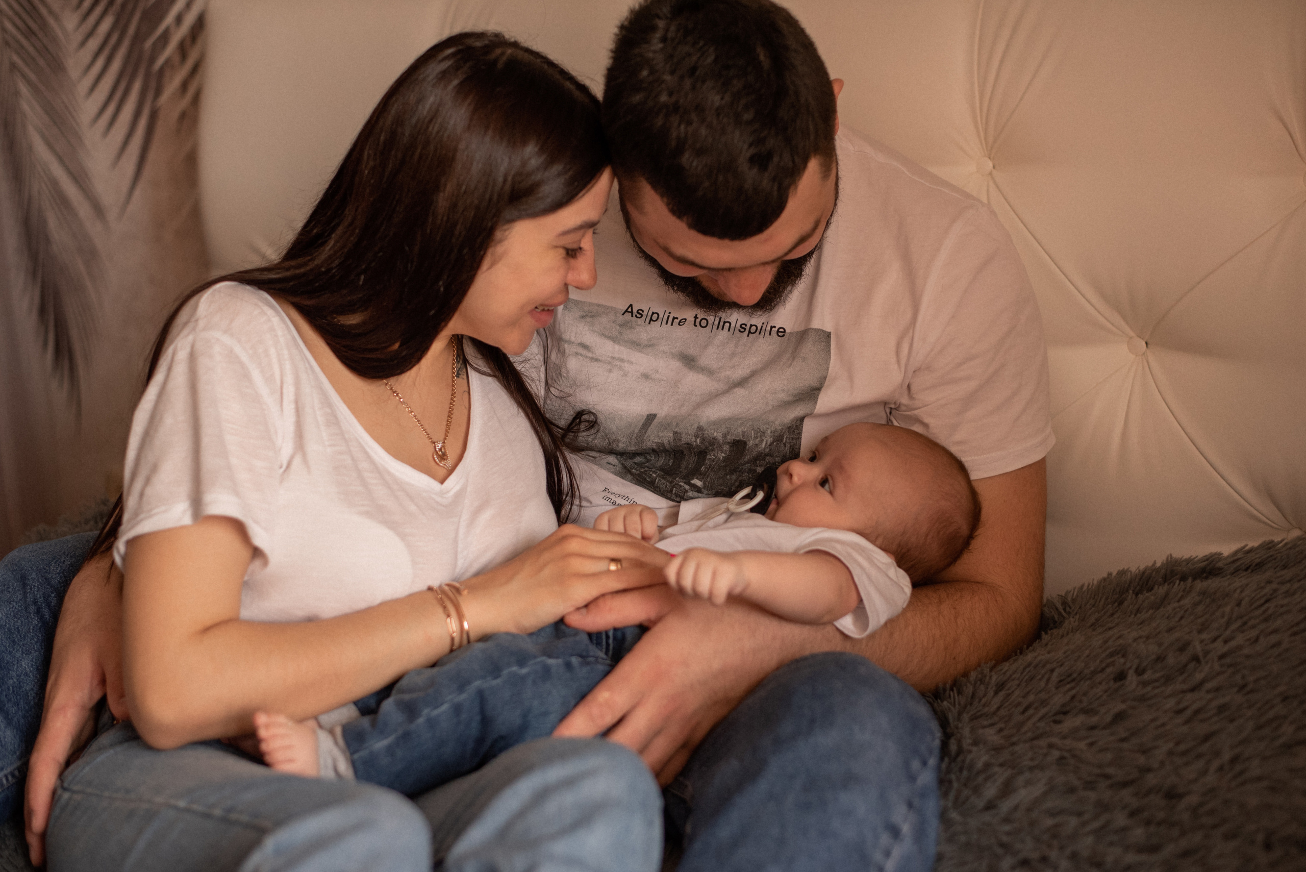 Малыш Мирон с родителями. Фотограф  Потапова Анна