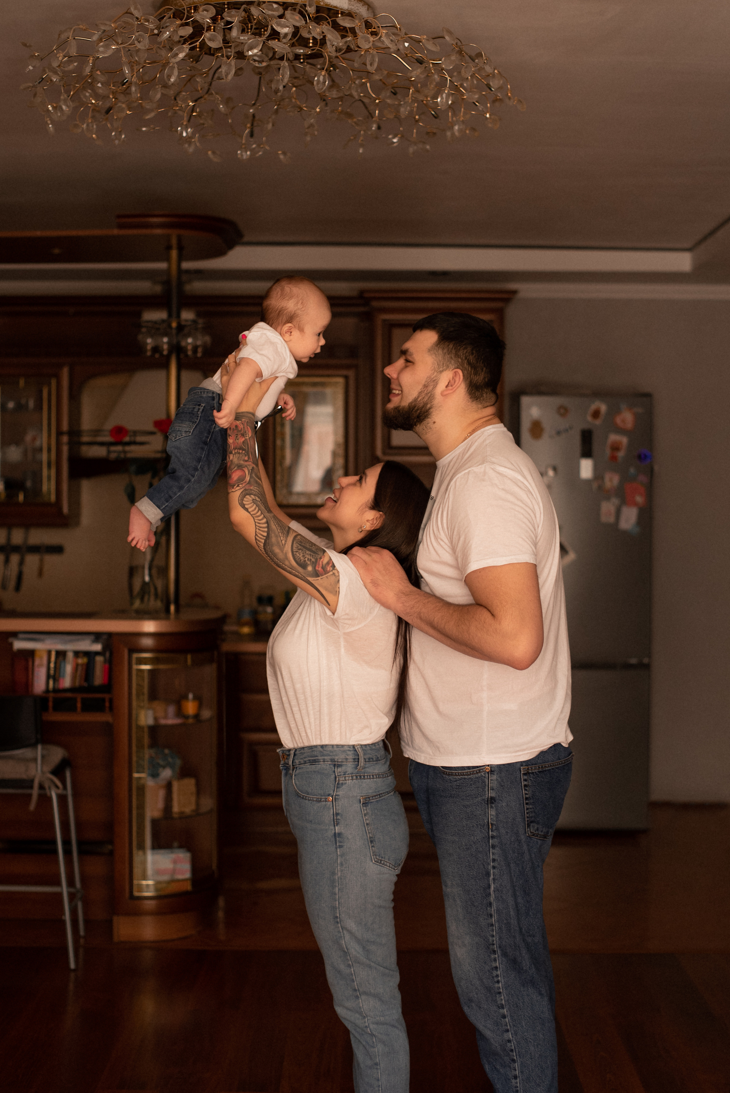 Малыш Мирон с родителями. Фотограф  Потапова Анна