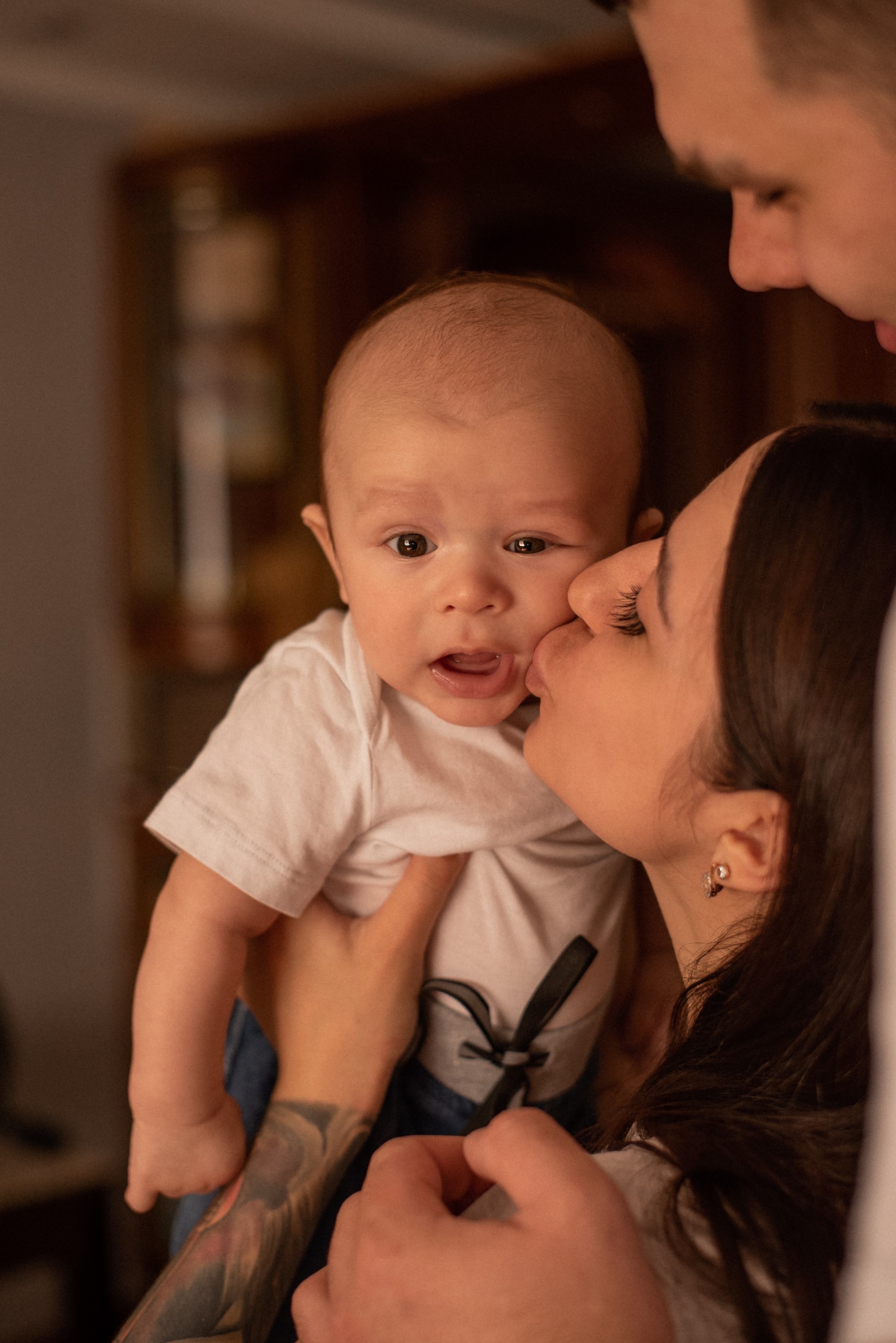 Малыш Мирон с родителями. Фотограф  Потапова Анна