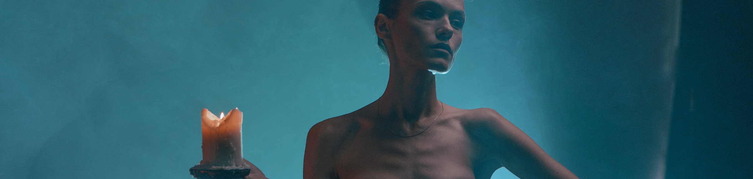 Студийная съемка с цветным светом. Главная