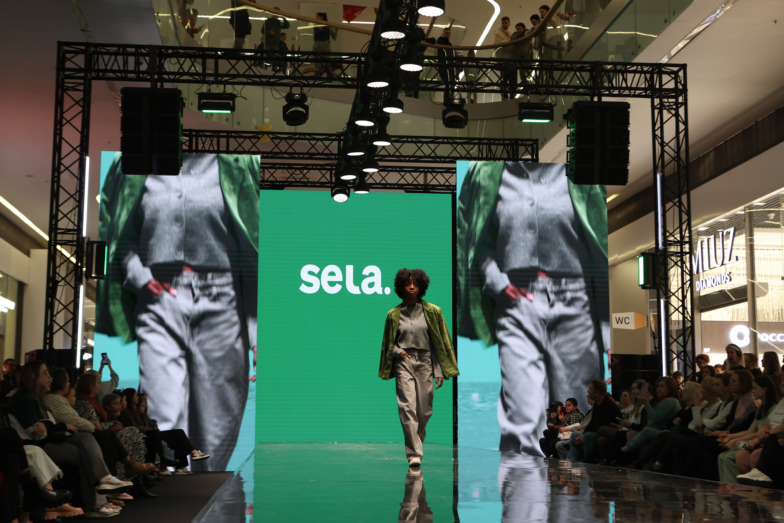 Санкт-Петербург " На яркой стороне» Охта Молл 2024. Свадебный фотограф FOTOKEYT