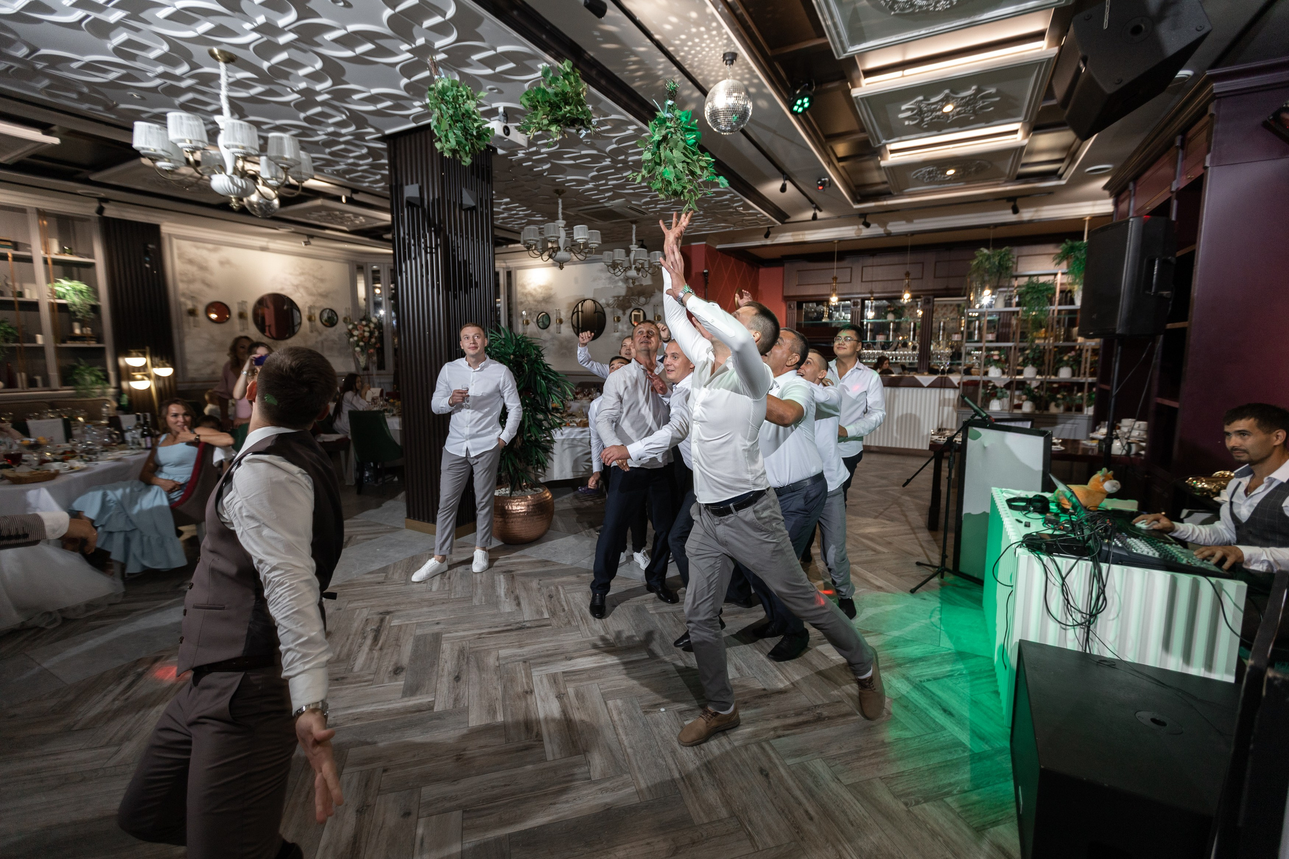 Свадебный фотограф Уфа — Руслан ГабдлисламовЖивые эмоции, красивые кадры, воспоминания на всю жизнь.Работаю по всей Республике Башкортоста. Свадебный фотограф Уфа Руслан Габдлисламов