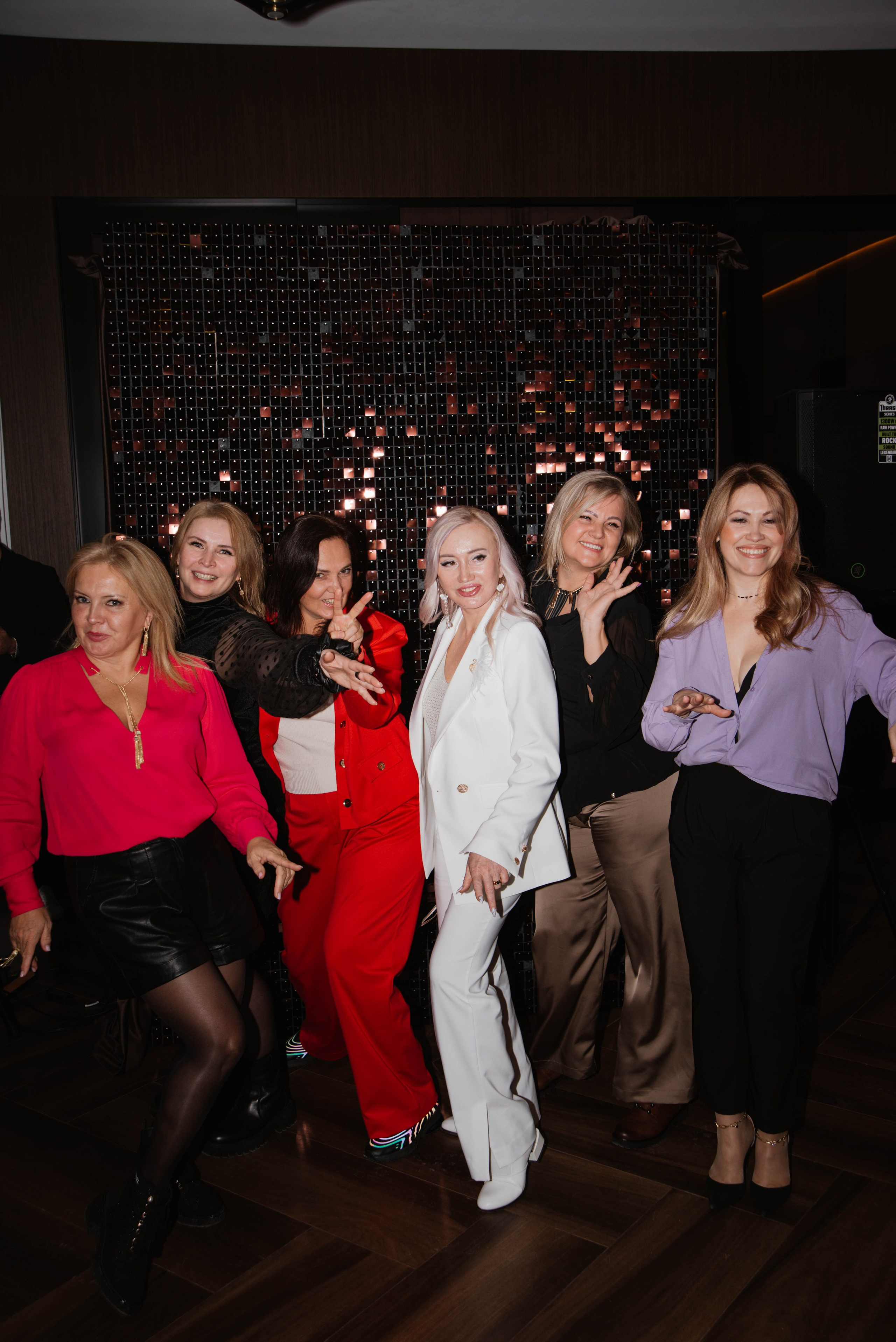 Праздник в стенах клубного пространства «Своя Среда». Ксения Glossa. Портретный и репортажный фотограф в Самаре