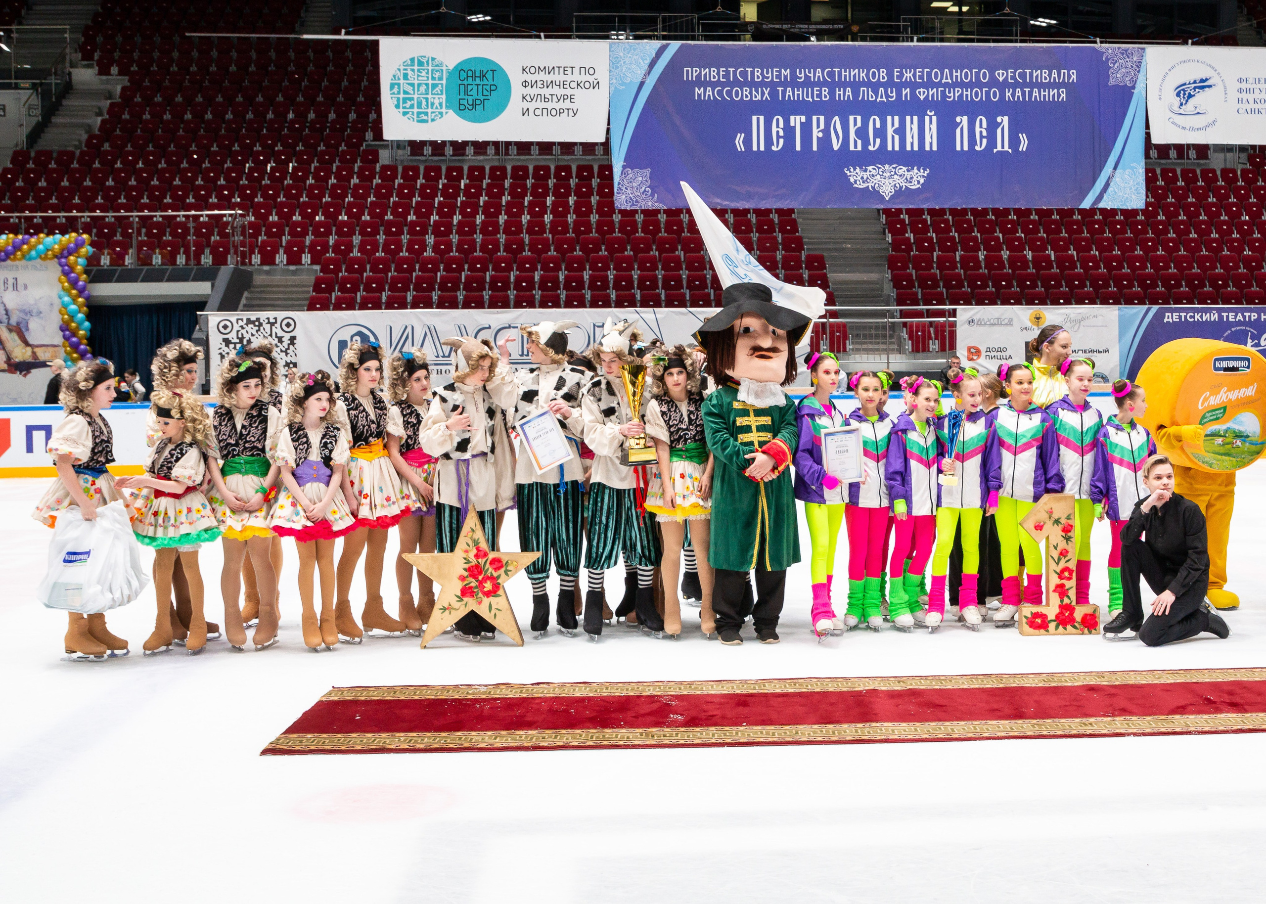 VII Ежегодный фестиваль массовых танцев на льду и фигурного катания «Петровский лёд» Санкт-Петербург 2024. Репортажный фотограф в Москве