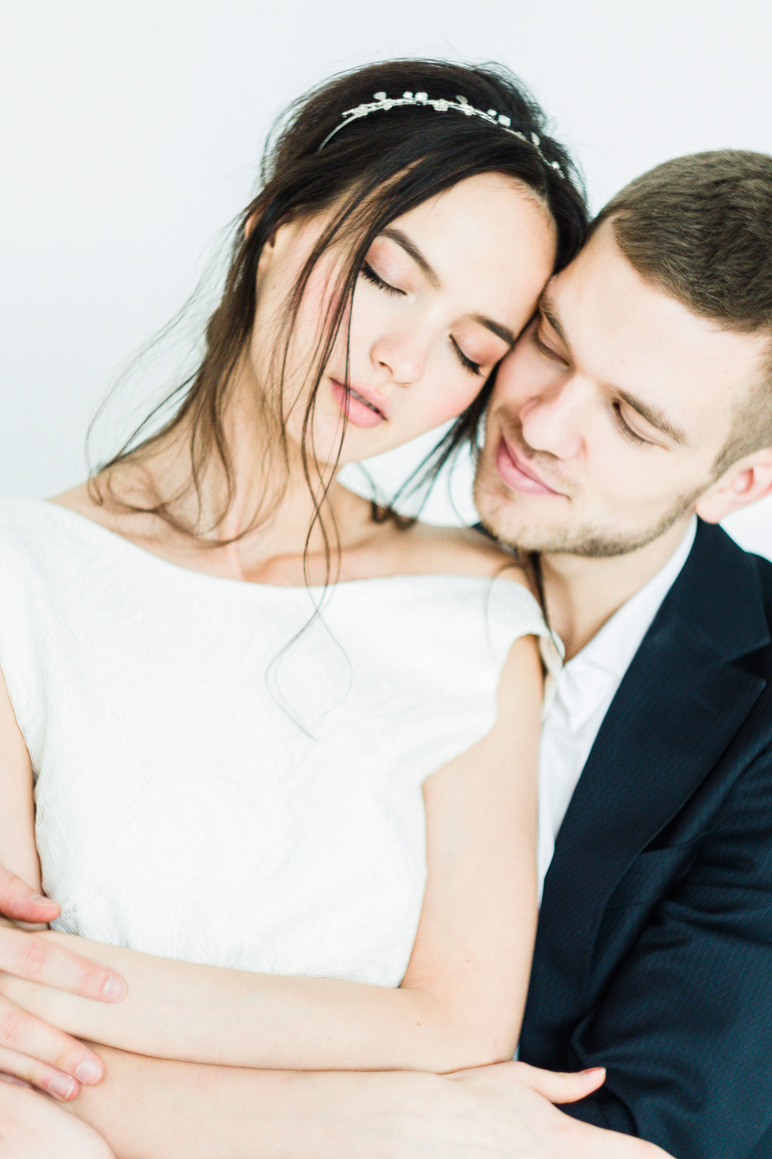 Фотосессия для двоих, лавстори в студии. Портреты студия Москва. Модельные тесты. Lovestory студия в Москве. Женсий фотограф