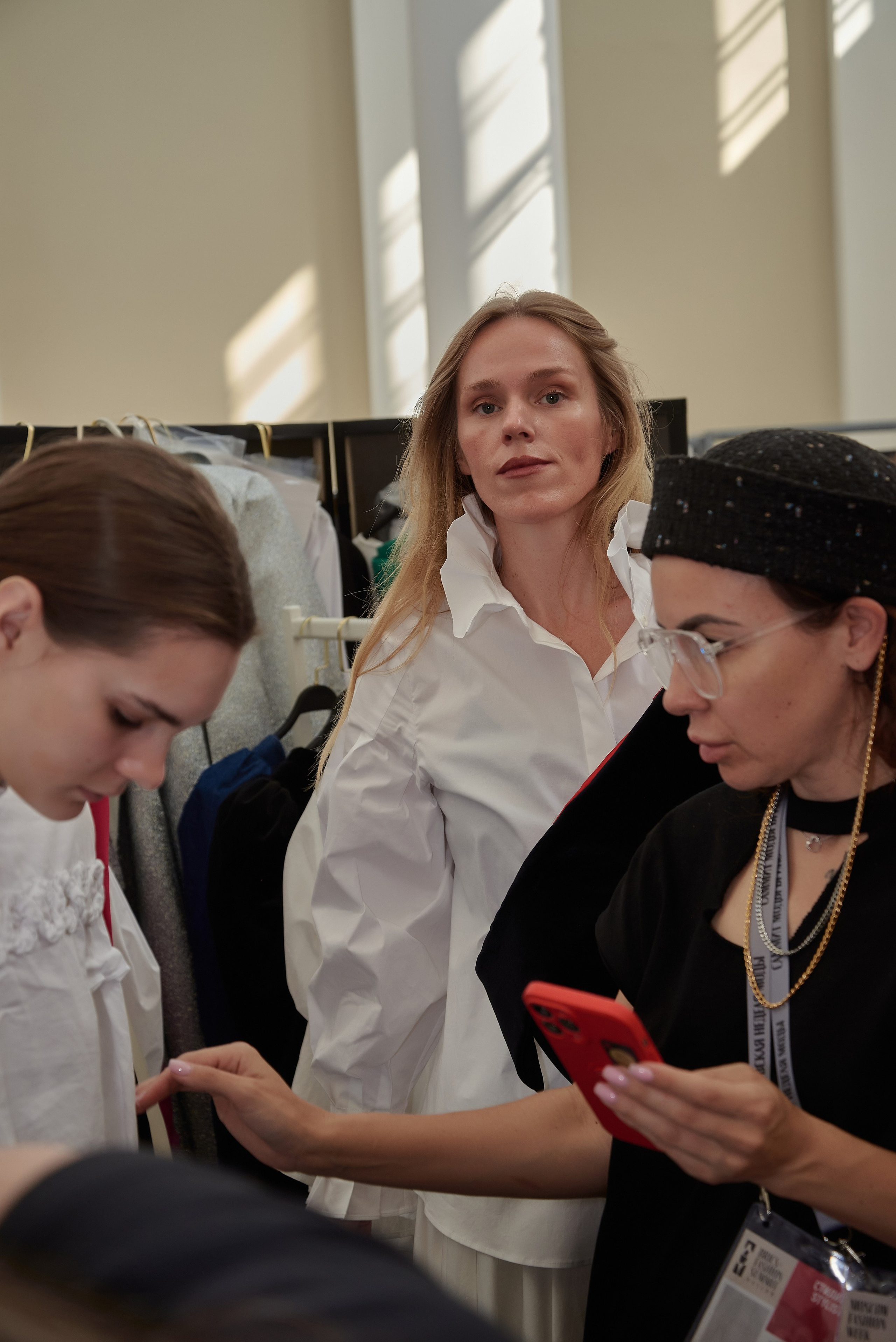 Backstage с показа ALENA COJOCARU RFW 2025. Наталия Дианова — фотограф для брендов и экспертов в Москве
