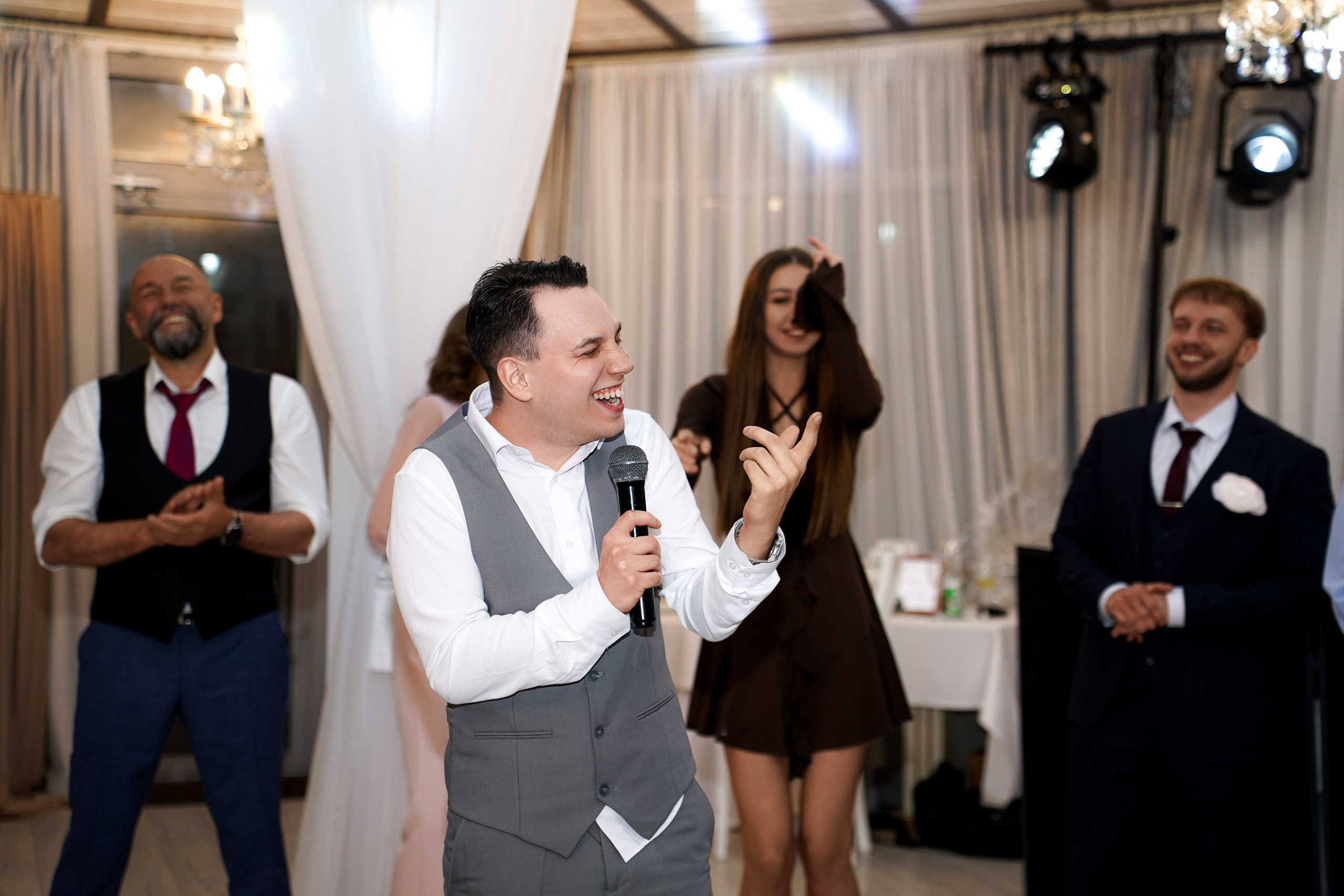 Свадебный банкет в беседке. Свадебный фотограф в Ростове-на-Дону. Таинство Крещения и Венчания, семейные фотосессии. Алёна Чёботова