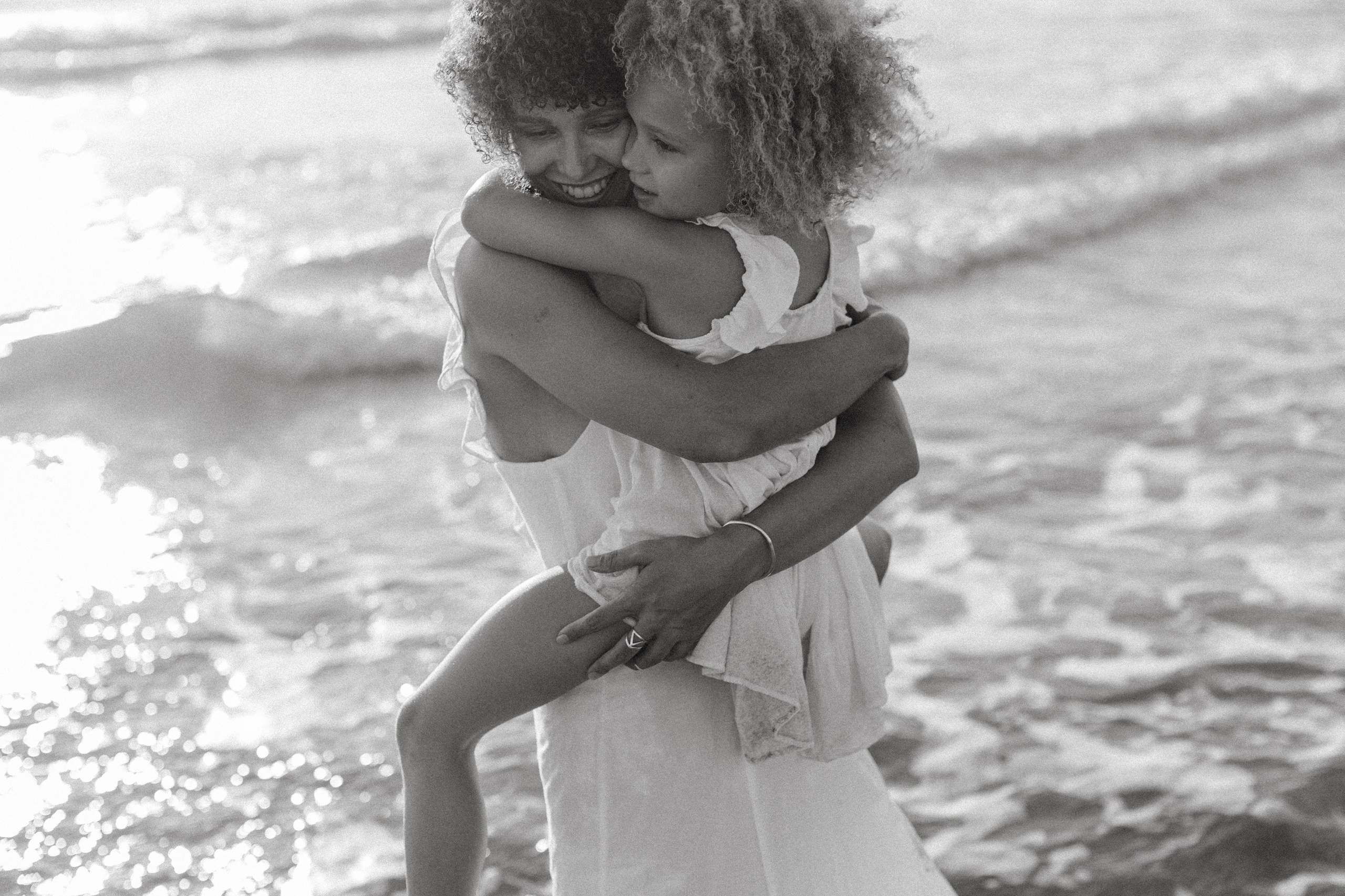 Sandy toes and family smiles. Katerina Nord | Wedding and Couple Photographer in Germany and Europe