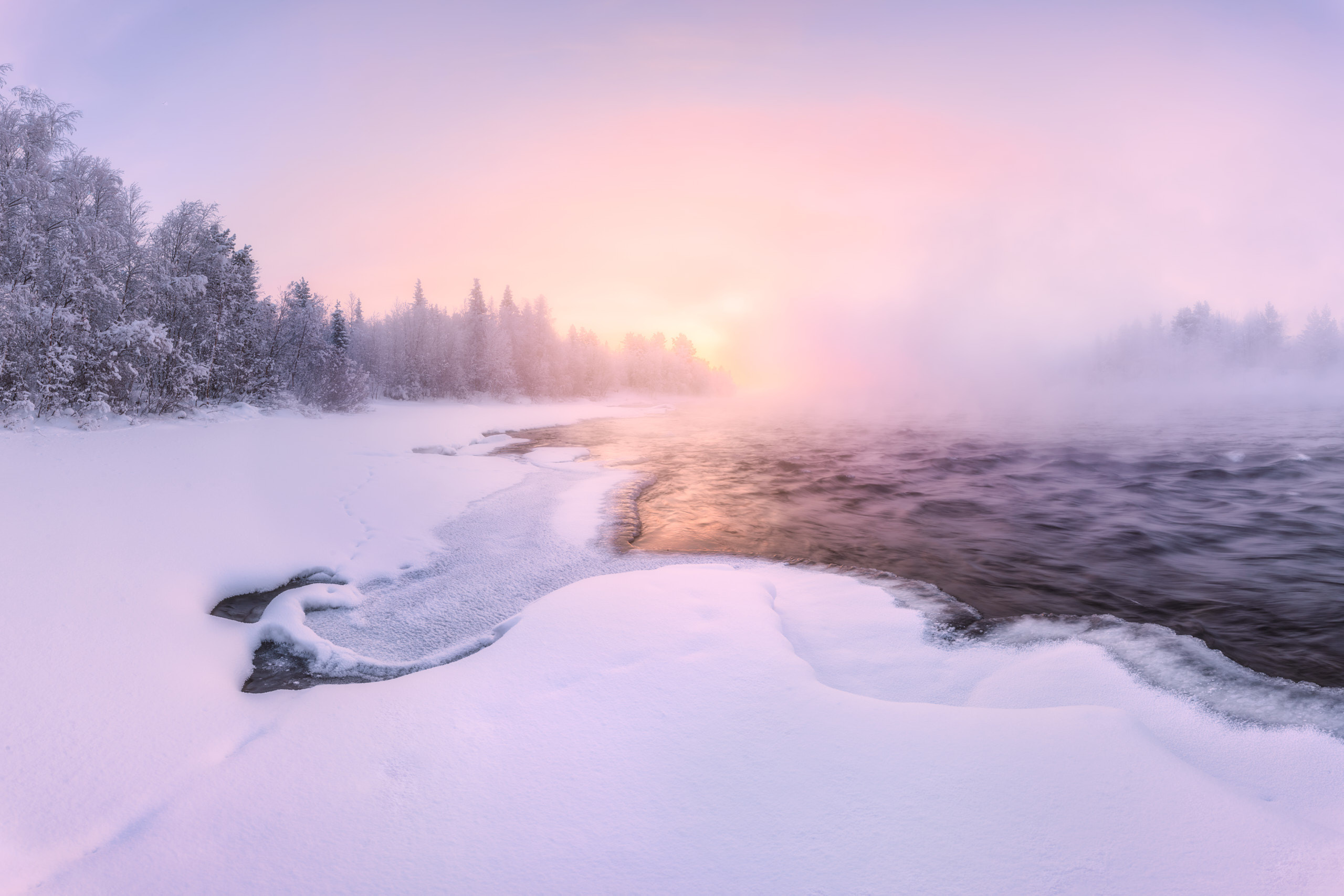 Зимний пейзаж. Рассвет на реке Пиренга в Мурманской области. Фотограф Андрей Баскевич