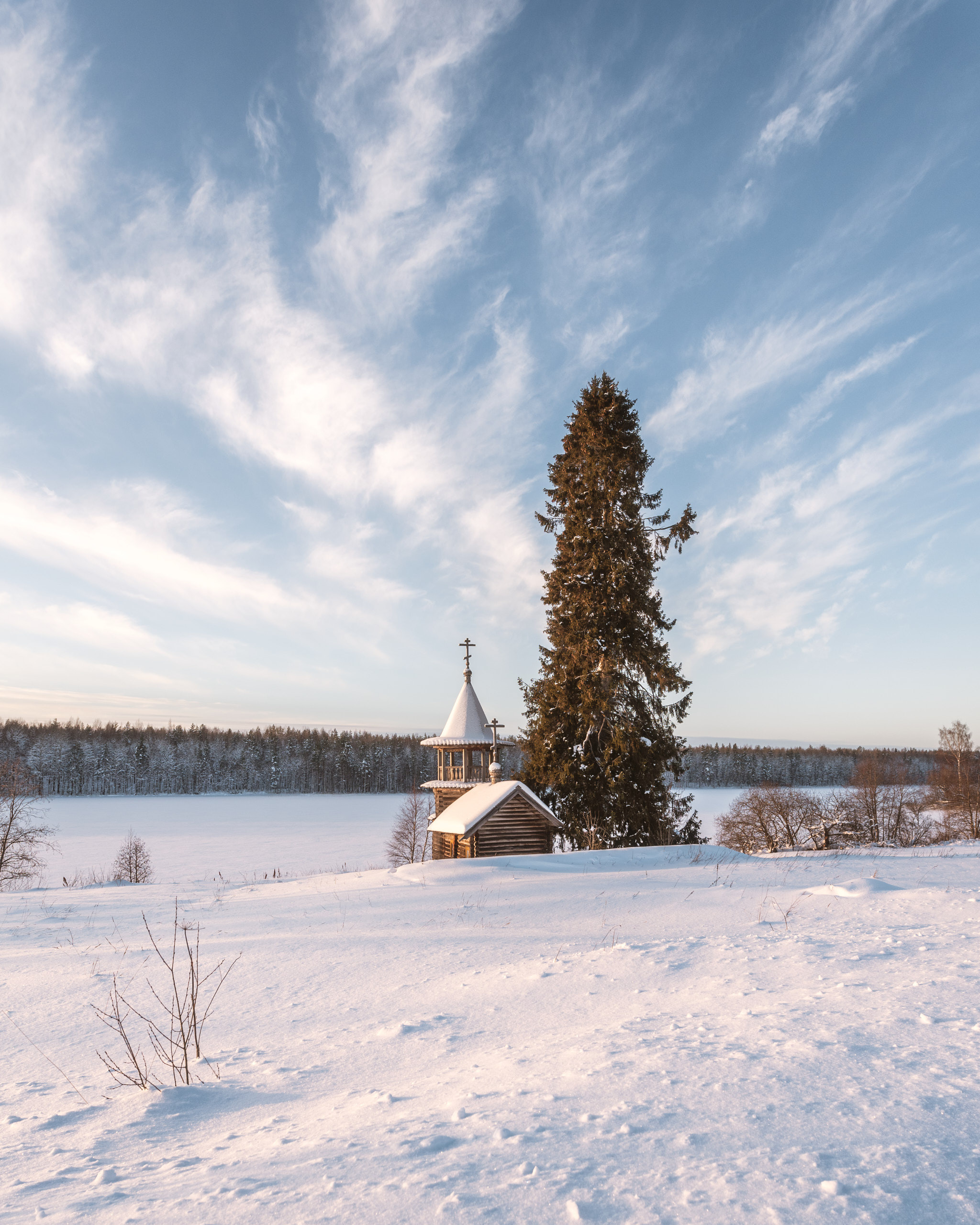 Часовня Космы и Дамиана в деревне Узкие Медвежьегорского района Республики Карелия. фотограф Андрей Баскевич