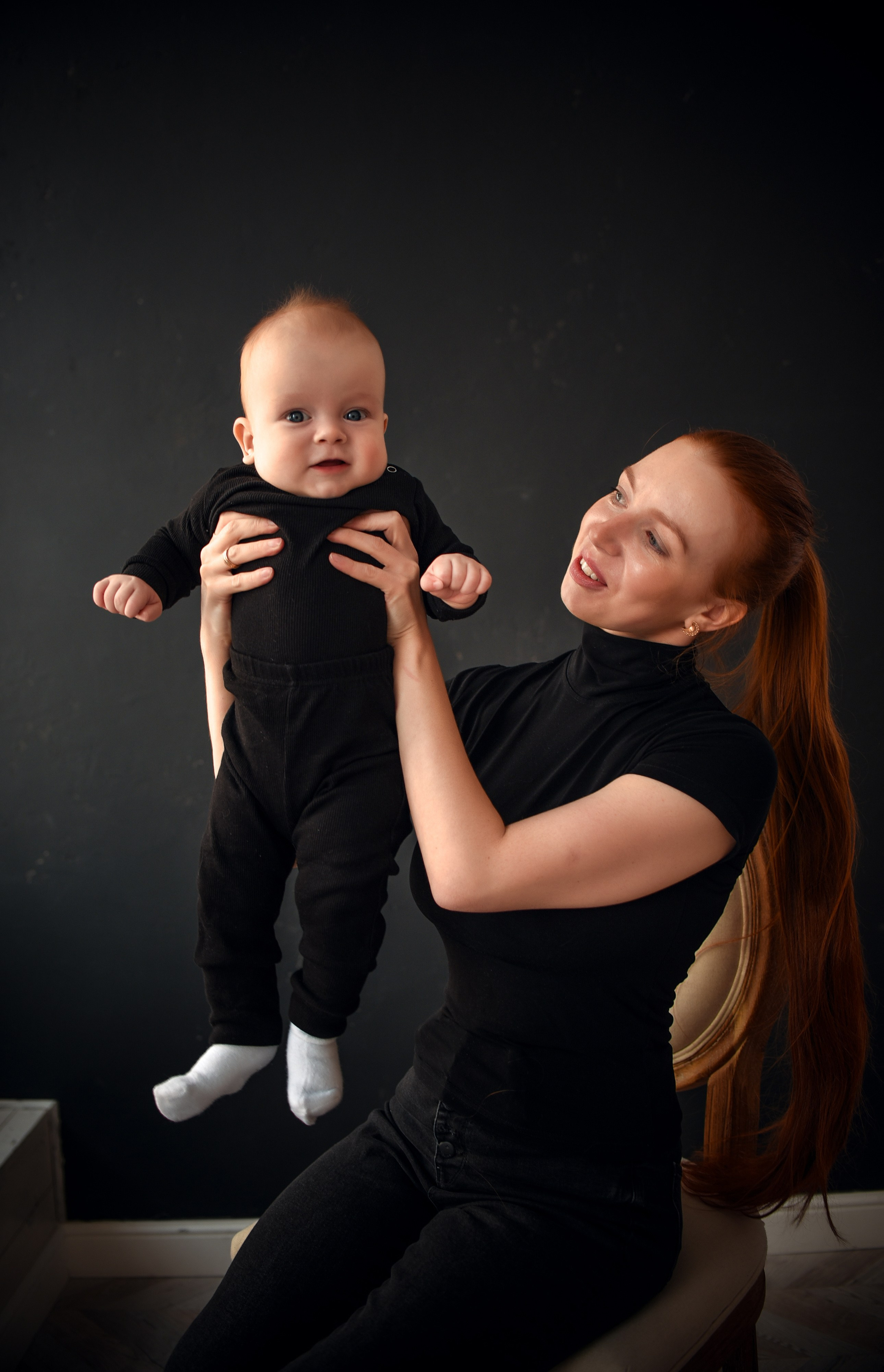 Семейная студийная фотосессия 3. Свадебный, семейный, детский, контент фотограф в Омске Максим Ильин