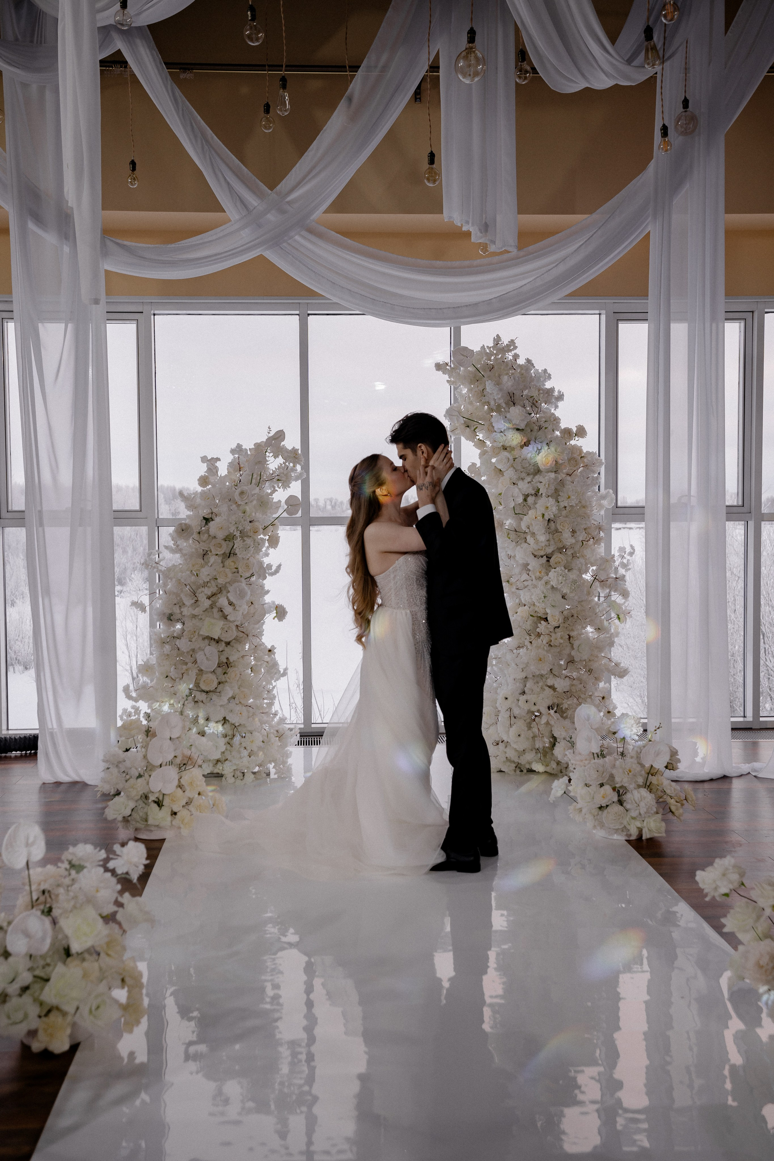 СВАДЕБНАЯ СЬЕМКА СБОРОВ В ОТЕЛЕ И ВЫЕЗД НА ЦЕРЕМОНИЮ (СНЯТО В СИБИРЕ В НИЖНЕВАРТОВСКЕ). Профессиональный фотограф, Санкт-Петербург — Виктория Богомолова